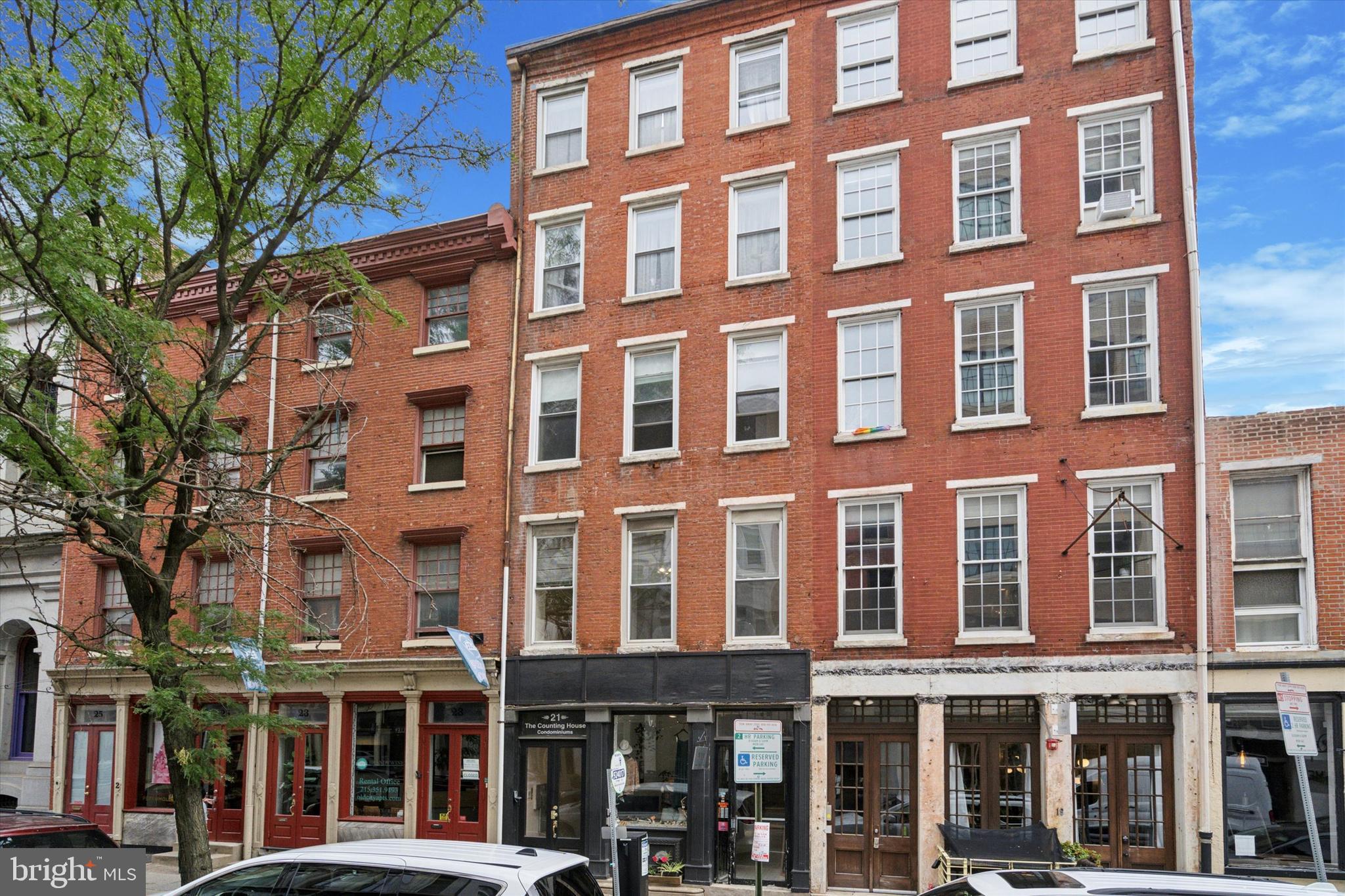 Beautiful 1 bedroom, 1 bath apartment in the vibrant yet quaint Old City neighborhood. This is an architecturally unique bi-level unit. Original details throughout.