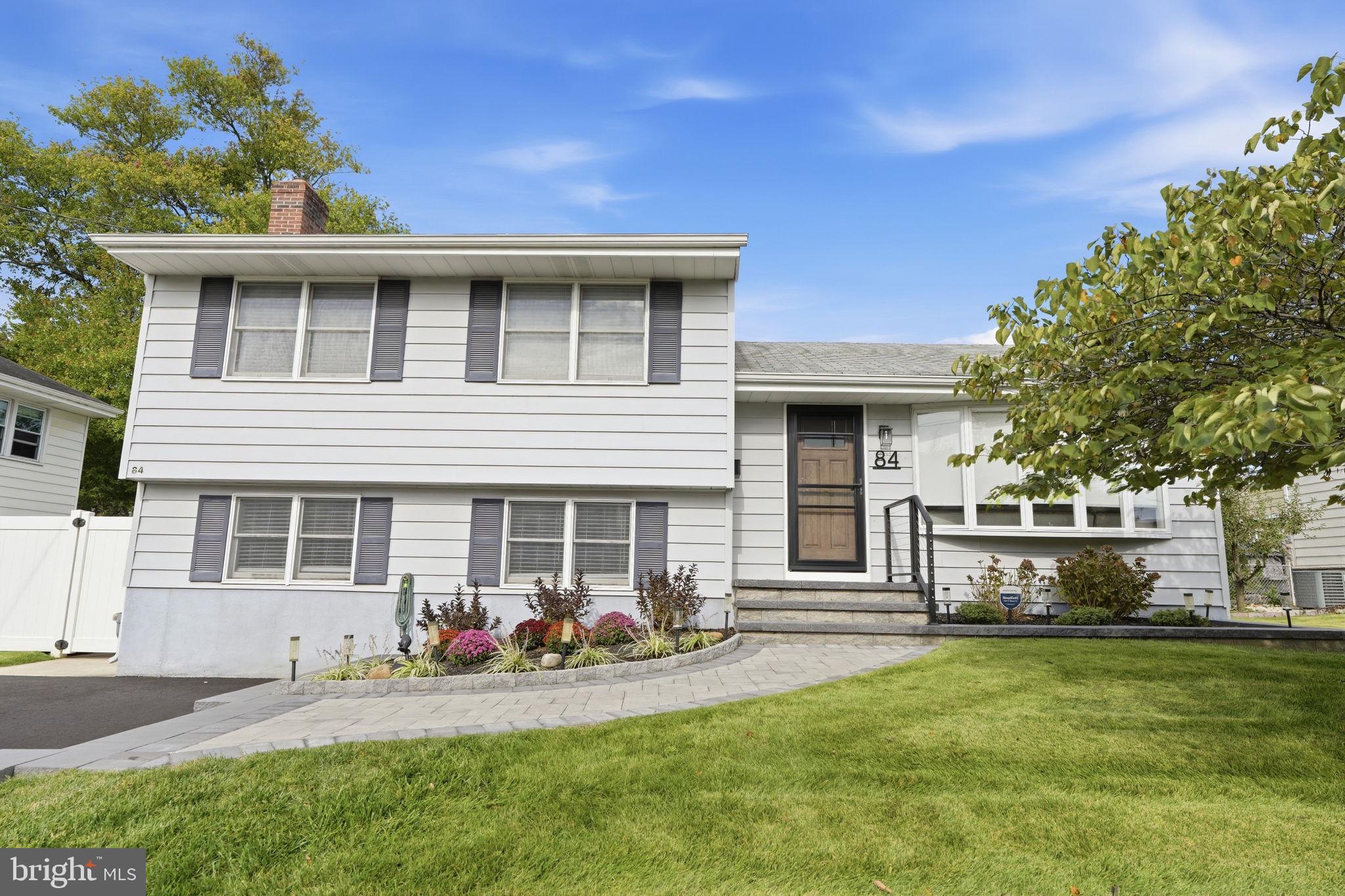 84 WINDING WAY
