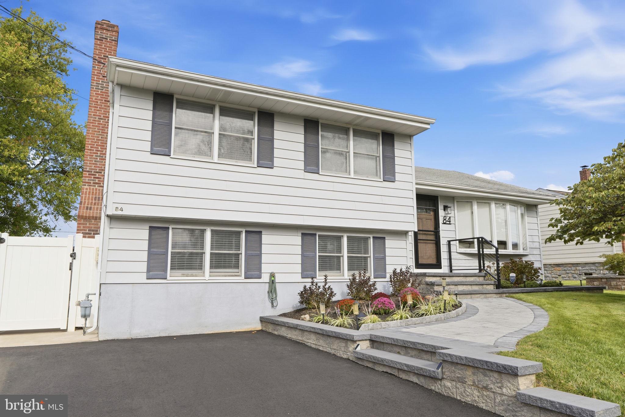 84 WINDING WAY