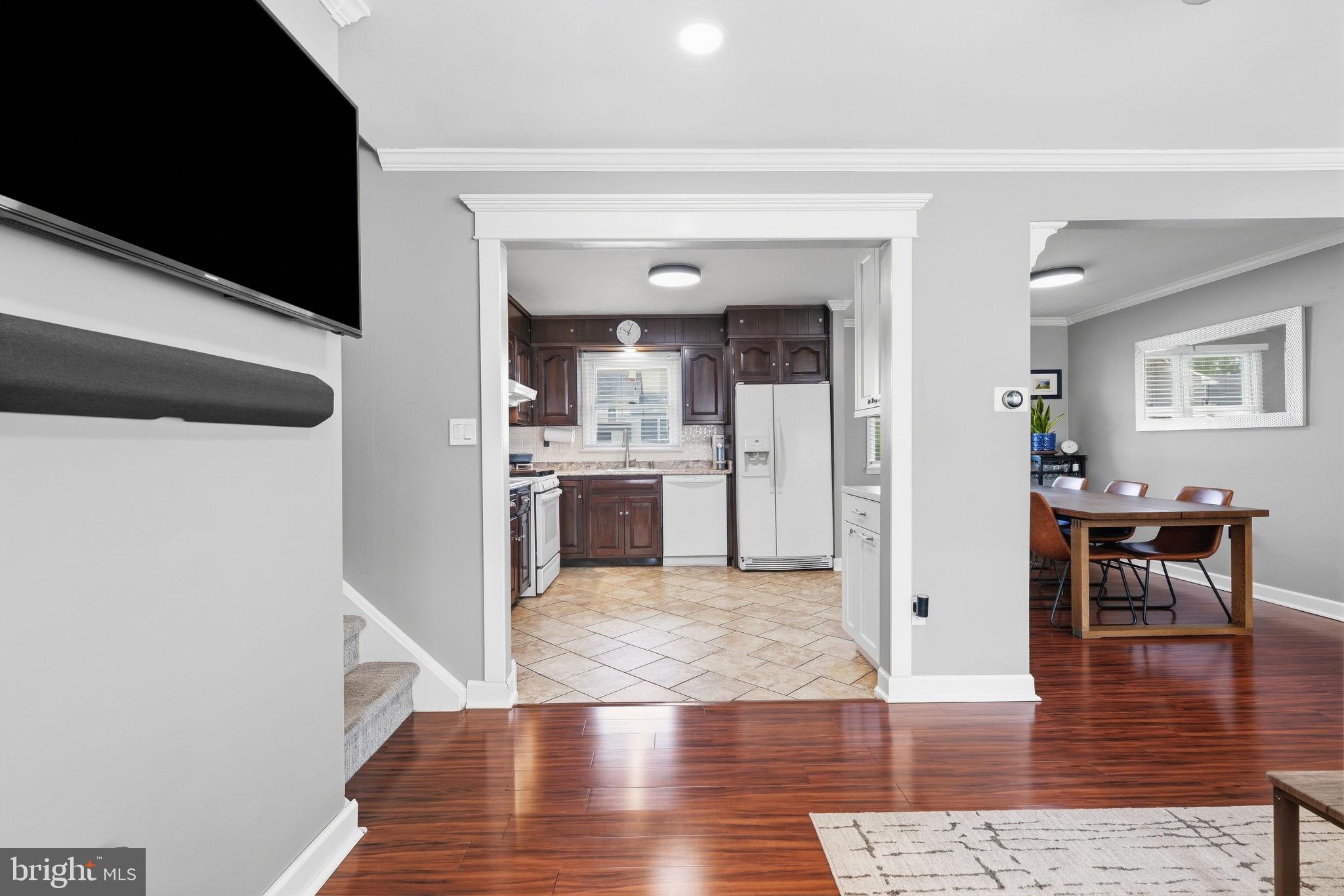 84 WINDING WAY