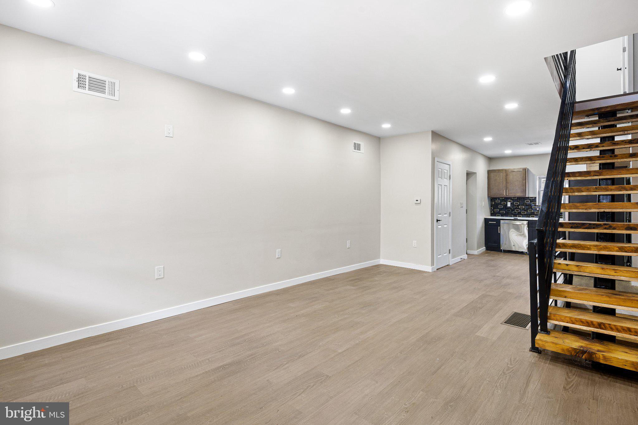 LOWER MOYAMENSING - Residential