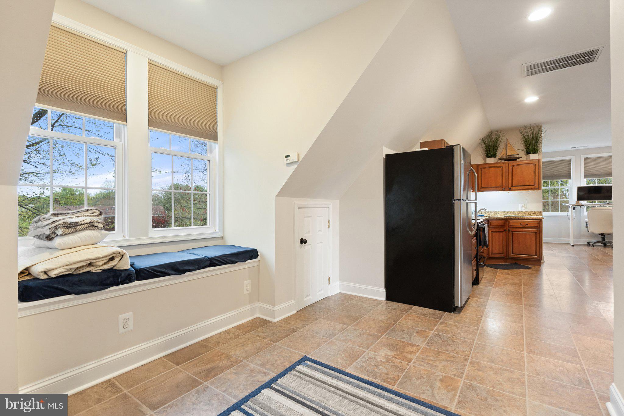 LAWNVALE ESTATES - Residential