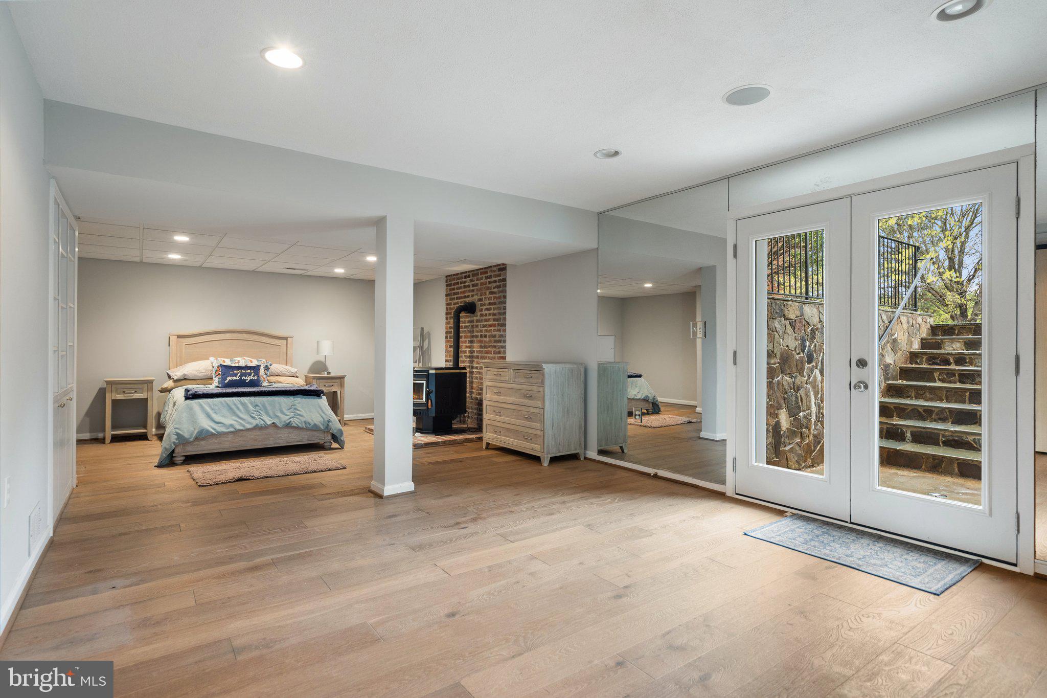 LAWNVALE ESTATES - Residential