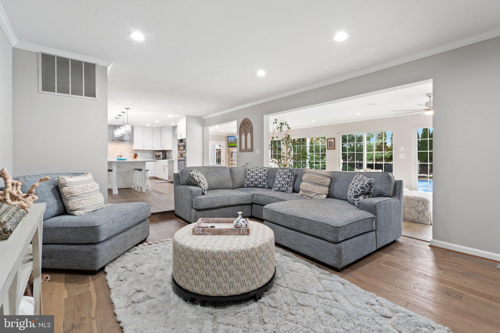 LAWNVALE ESTATES - Residential