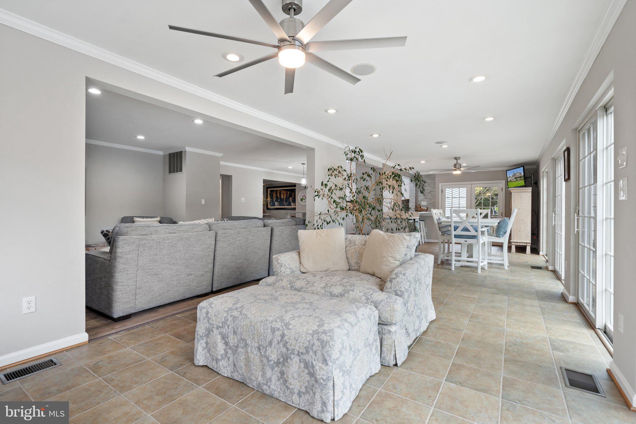 LAWNVALE ESTATES - Residential