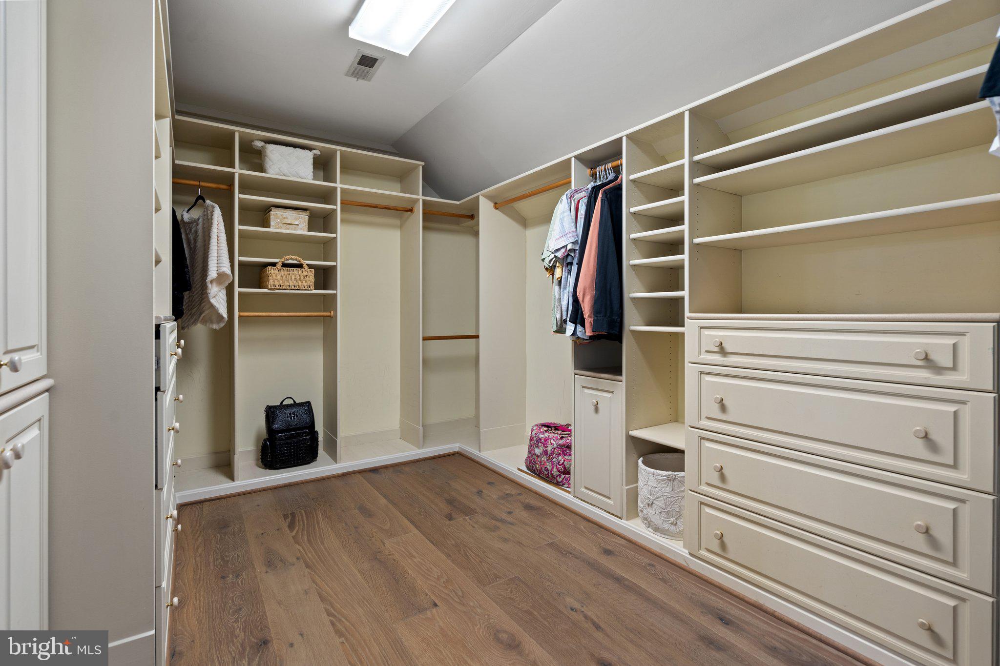 LAWNVALE ESTATES - Residential