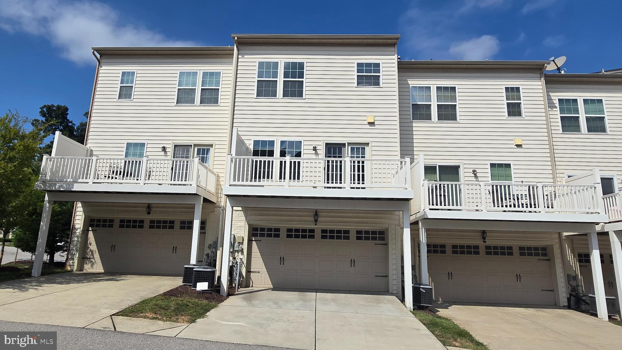 HOWARD SQUARE - Residential Lease