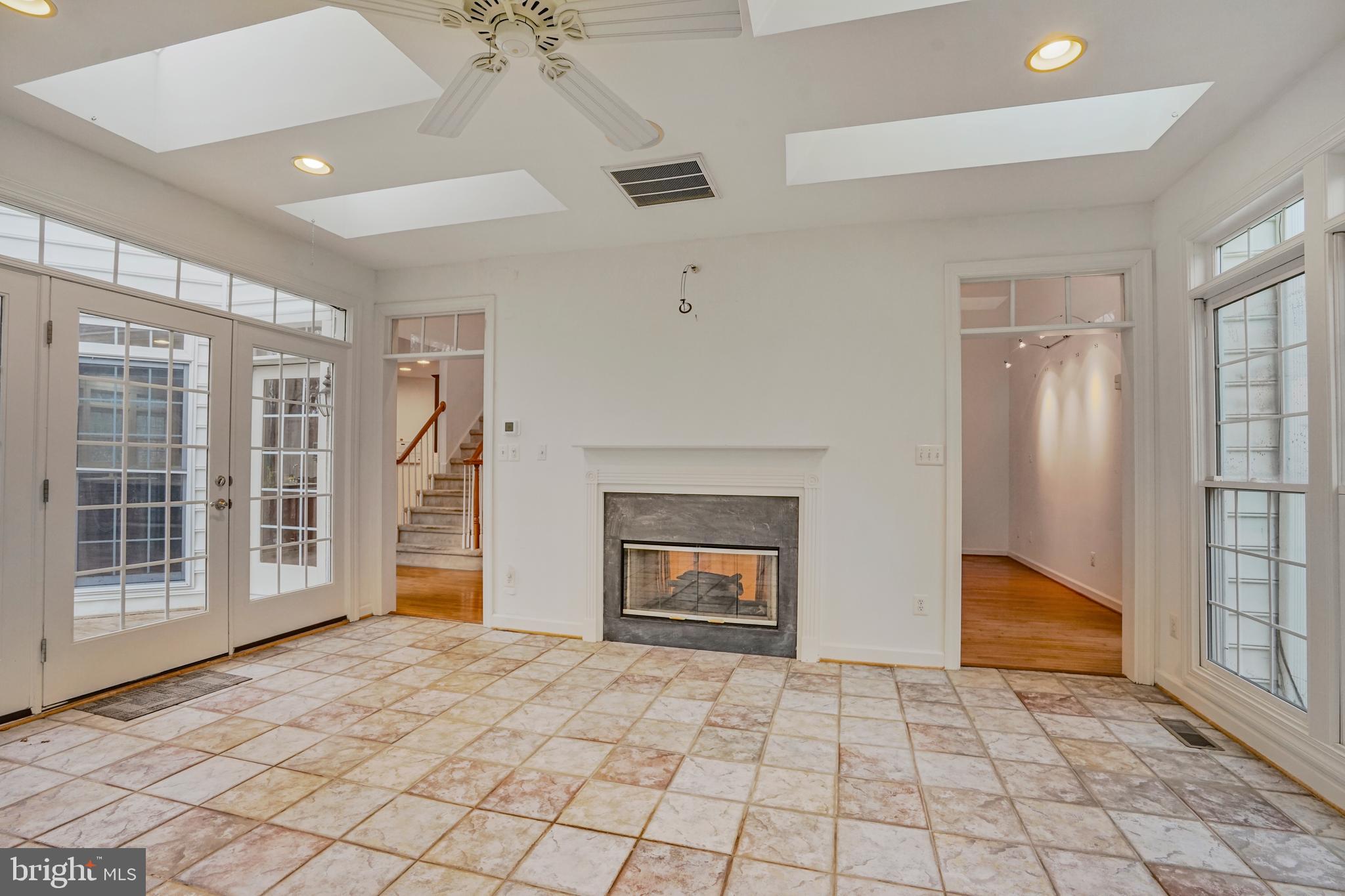 ESTATES AT ROSELAND - Residential