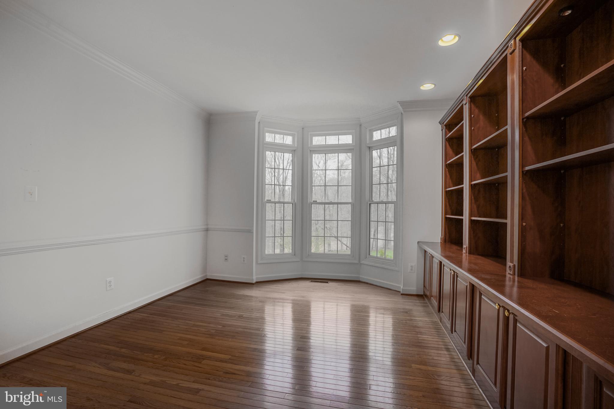 ESTATES AT ROSELAND - Residential