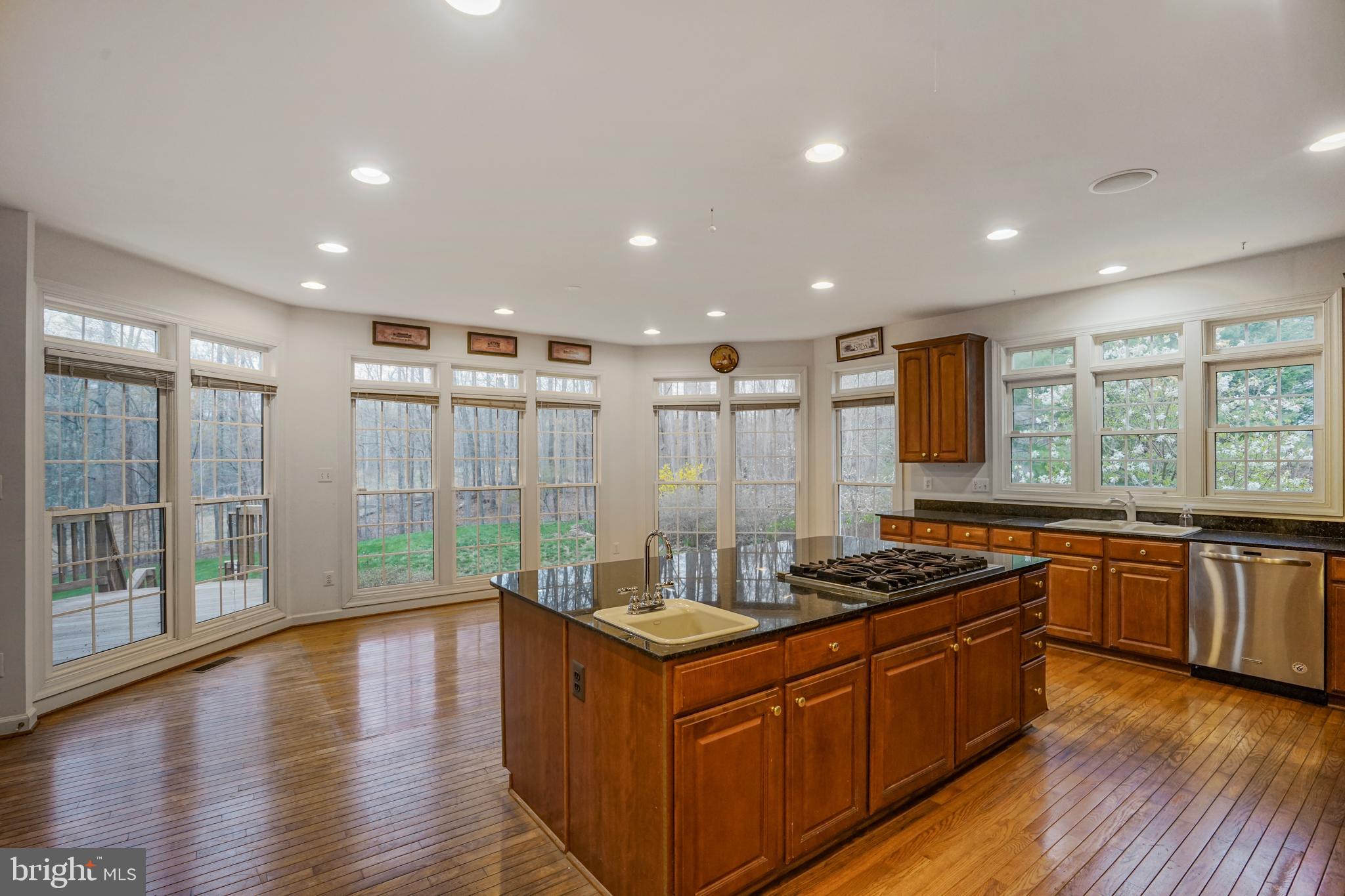 ESTATES AT ROSELAND - Residential