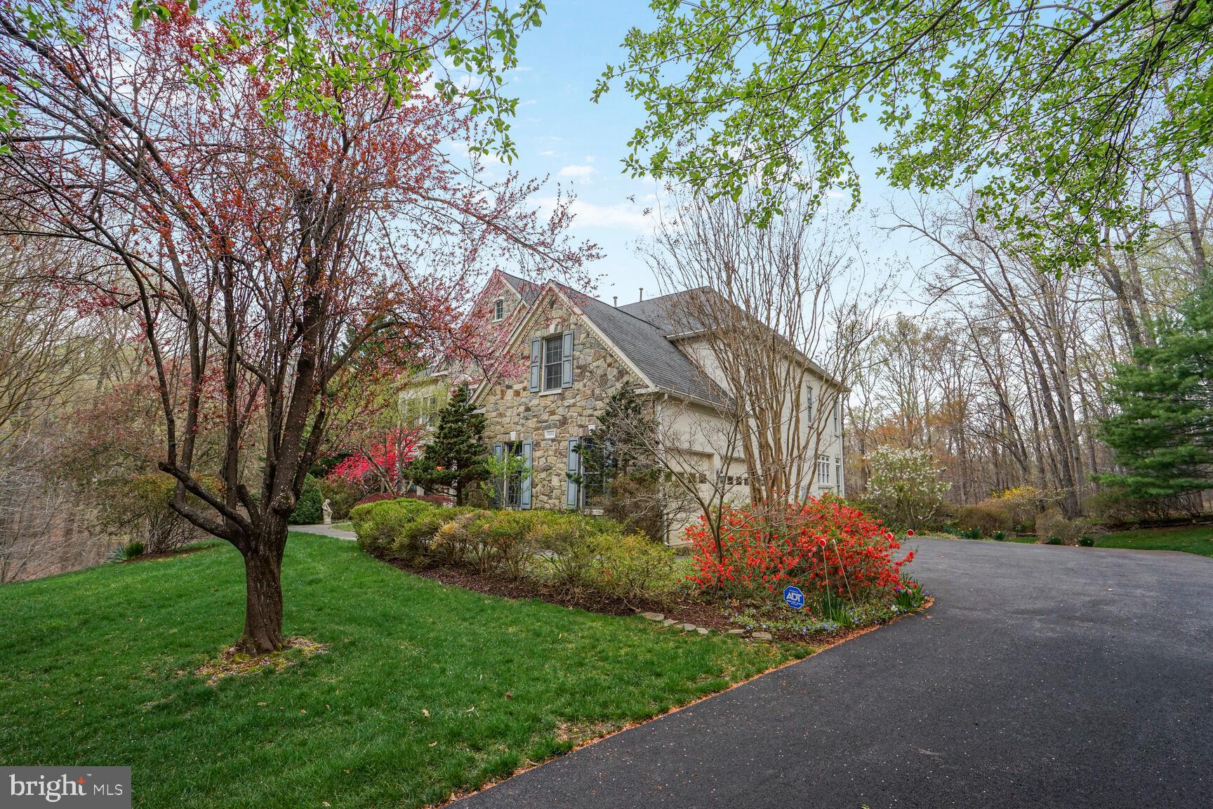 ESTATES AT ROSELAND - Residential