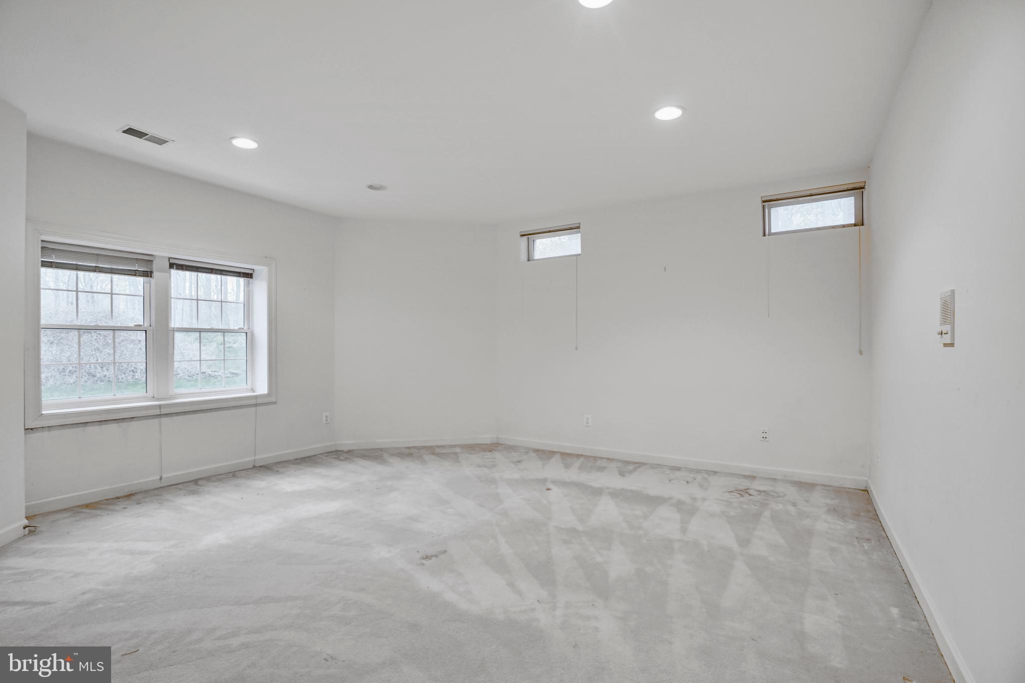 ESTATES AT ROSELAND - Residential