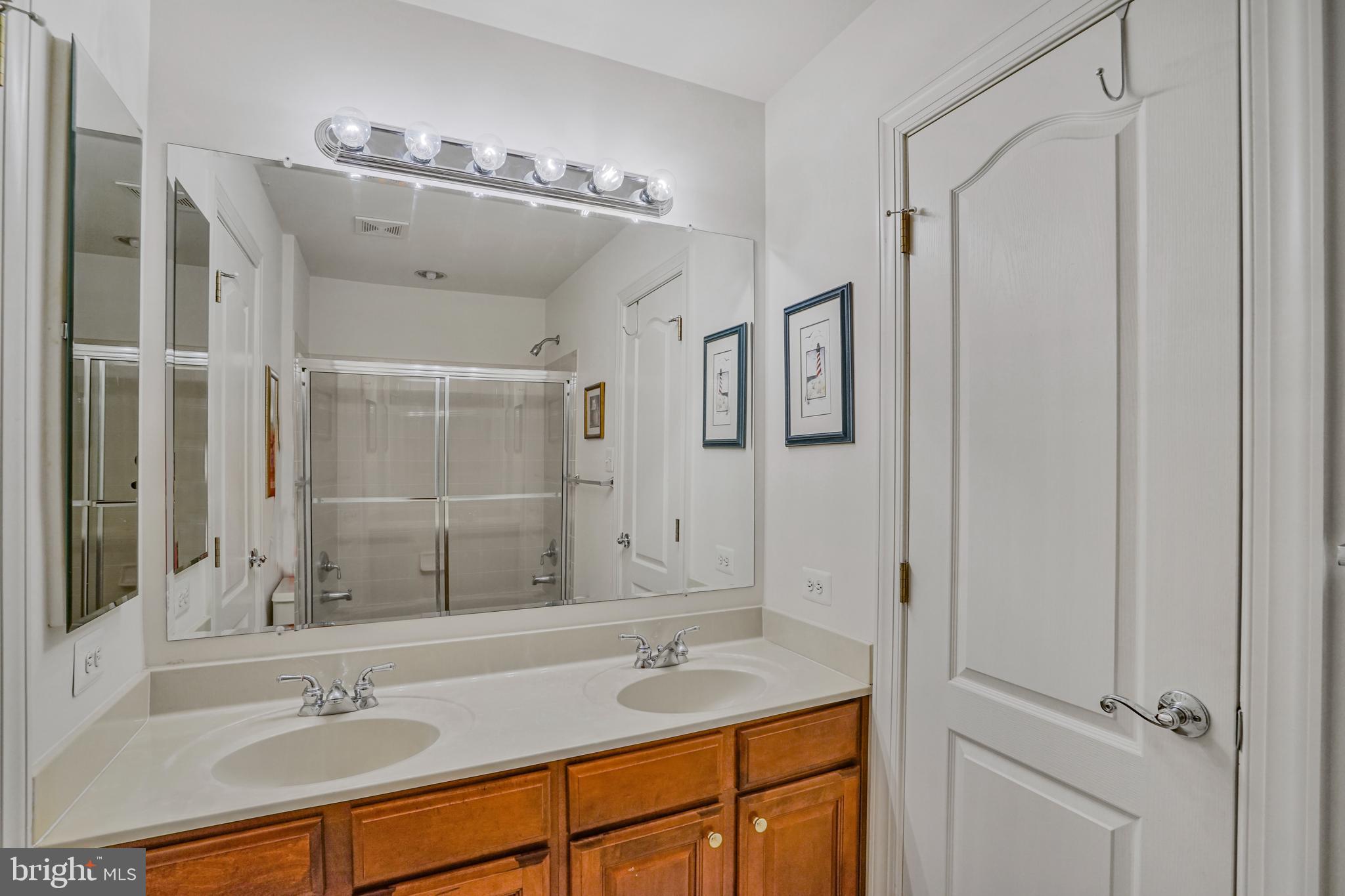 ESTATES AT ROSELAND - Residential