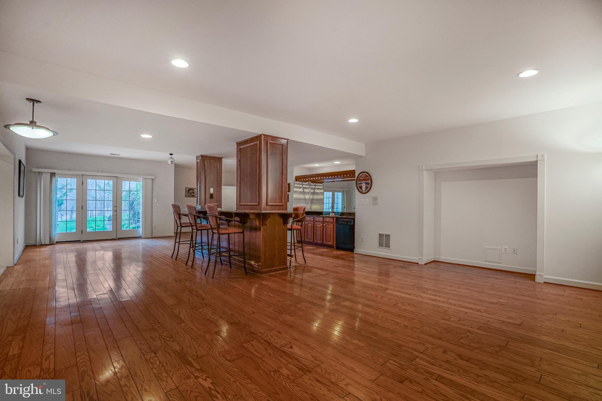 ESTATES AT ROSELAND - Residential