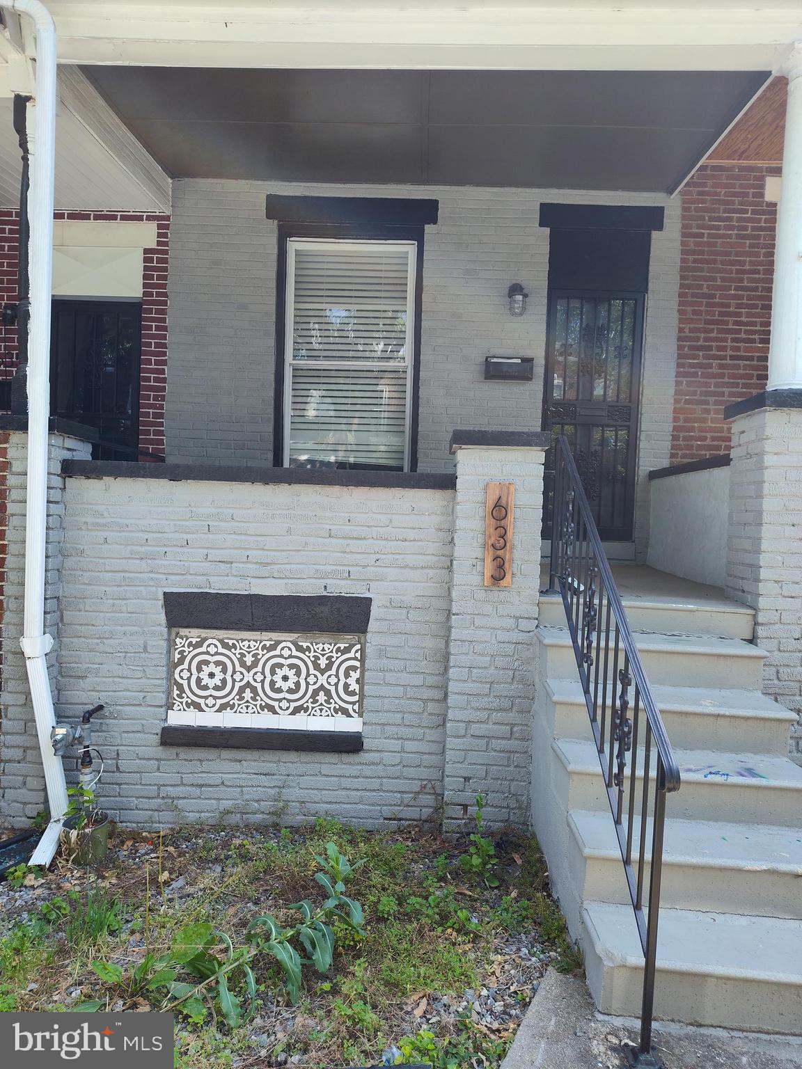 Great Value-Add opportunity in Historic Better Waverly neighborhood. Perfect for First Time Buyer or savvy investor homeowner looking for instant equity.