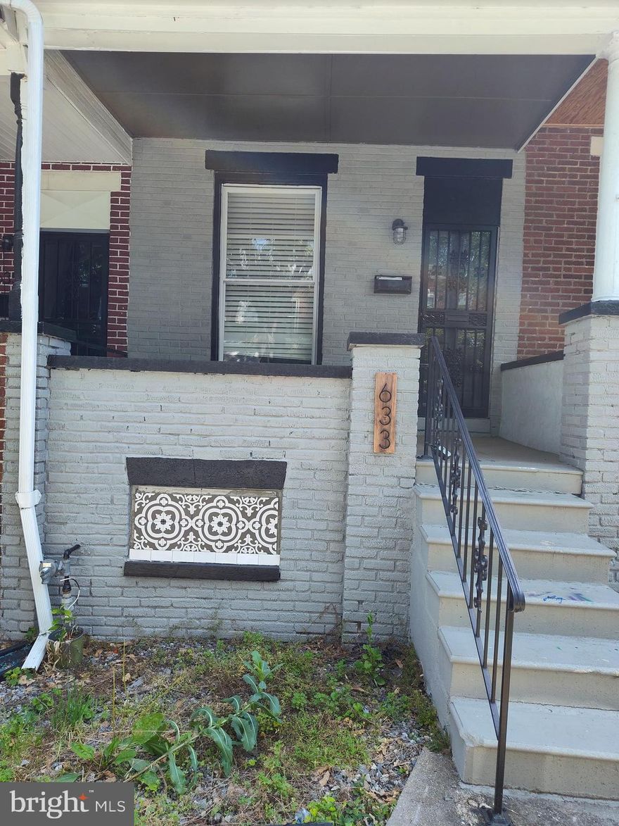 Great Value-Add opportunity in Historic Better Waverly neighborhood. Perfect for First Time Buyer or savvy investor homeowner looking for instant equity.