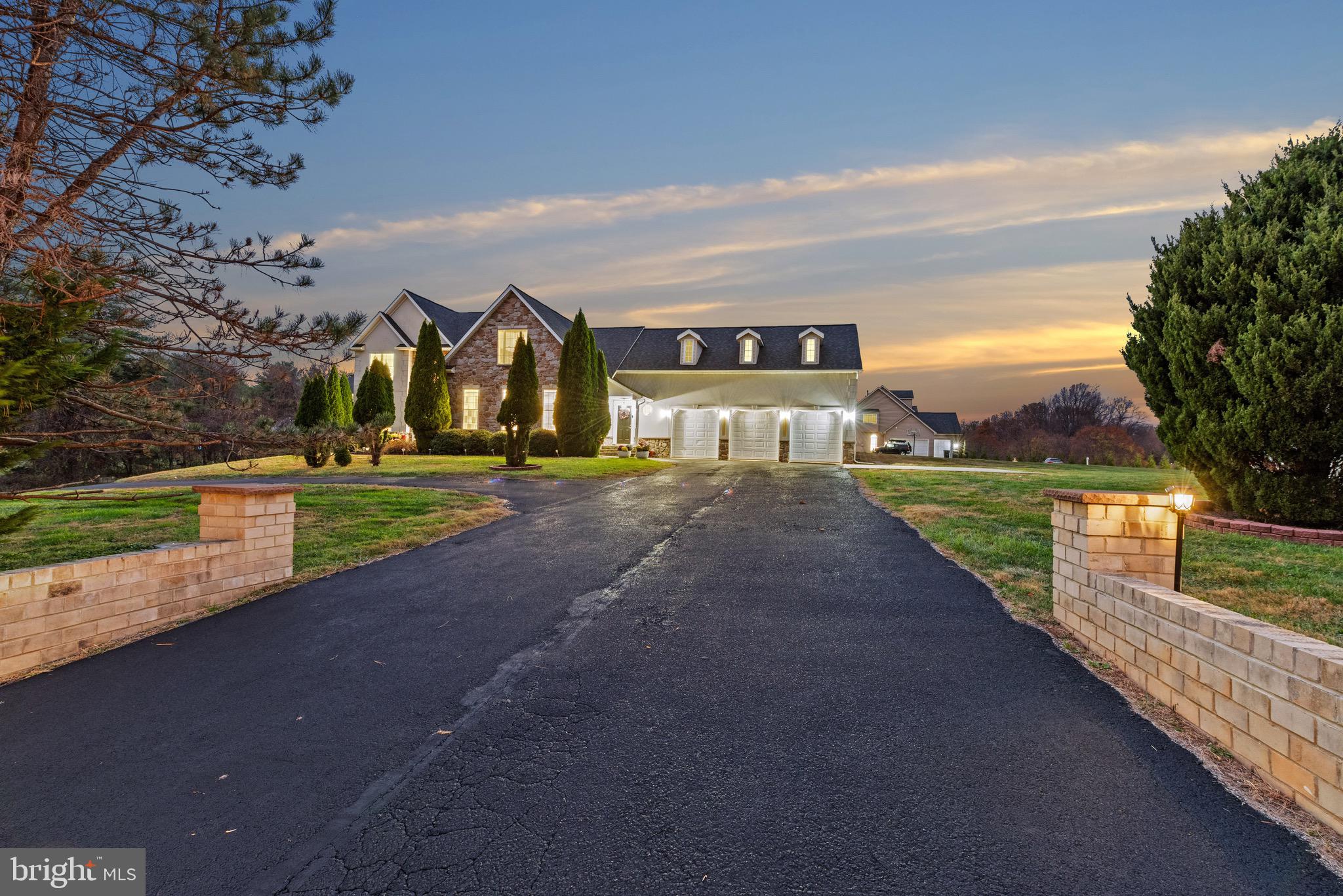 VALLEY HILLS - Residential