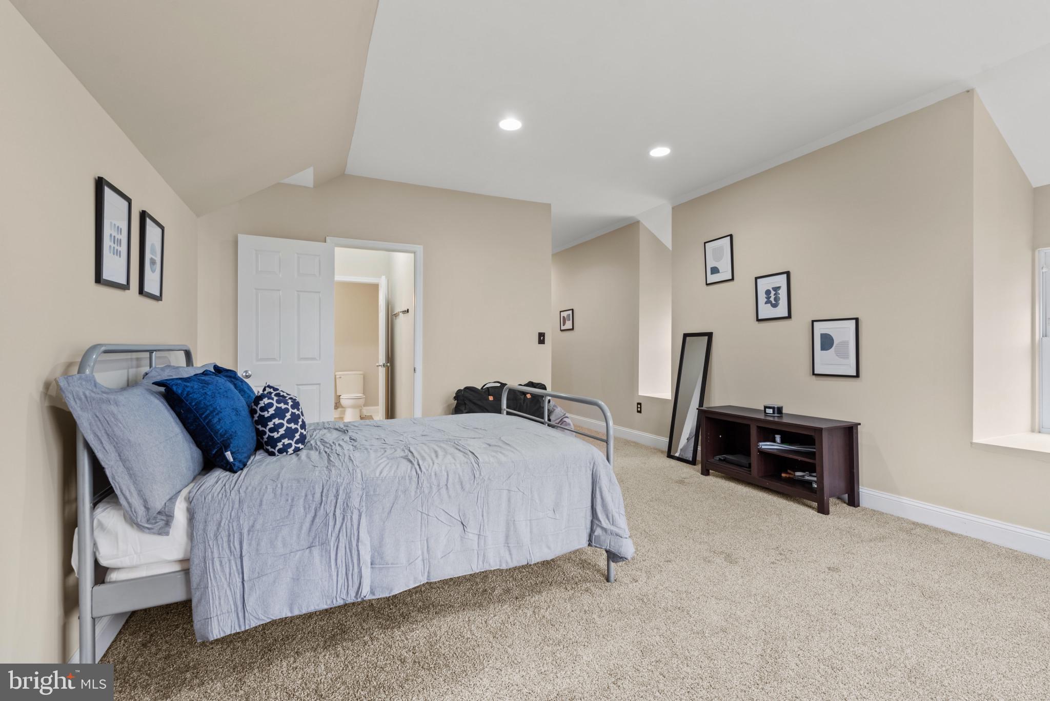 VALLEY HILLS - Residential