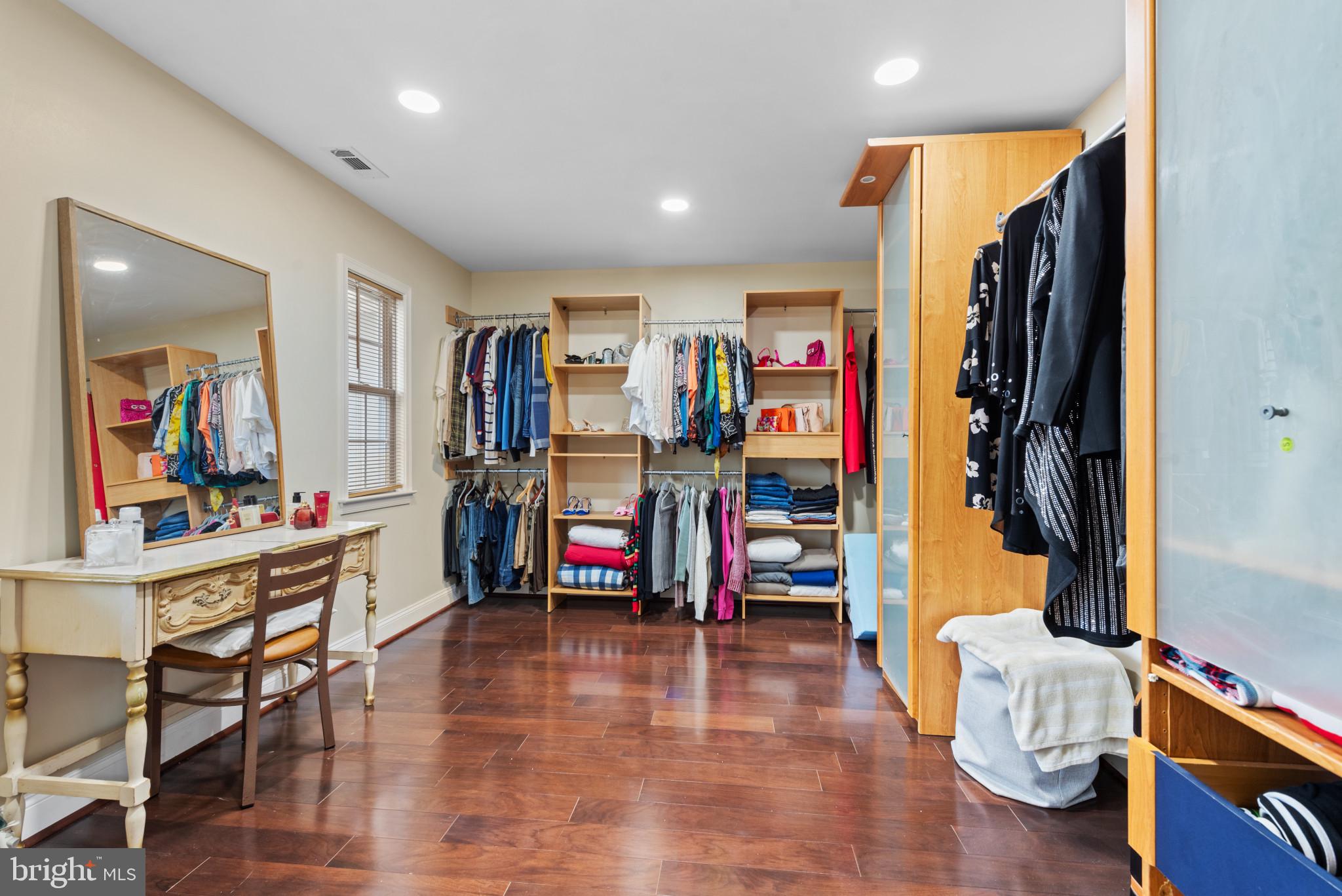 VALLEY HILLS - Residential