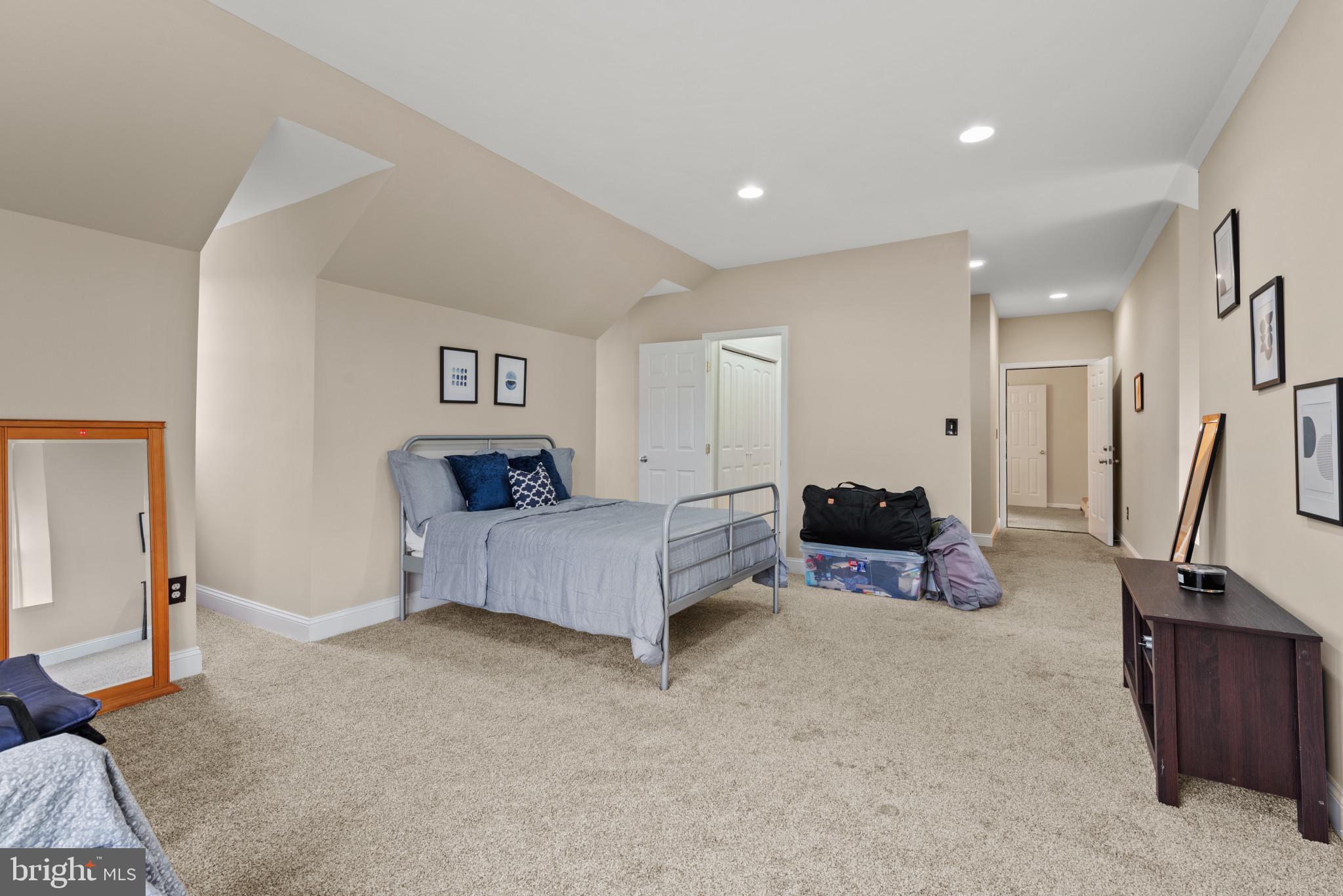 VALLEY HILLS - Residential