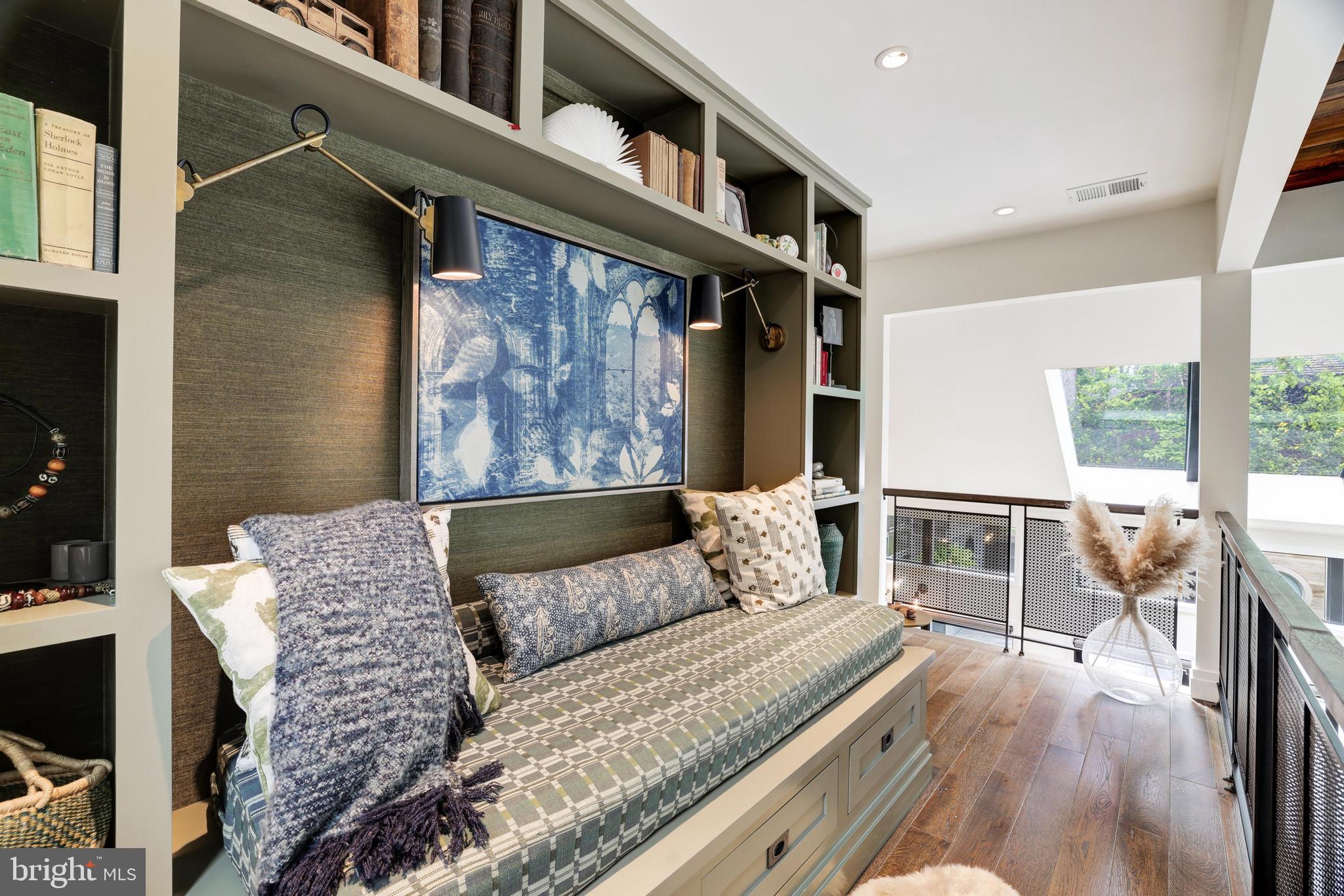 RESTON - Residential