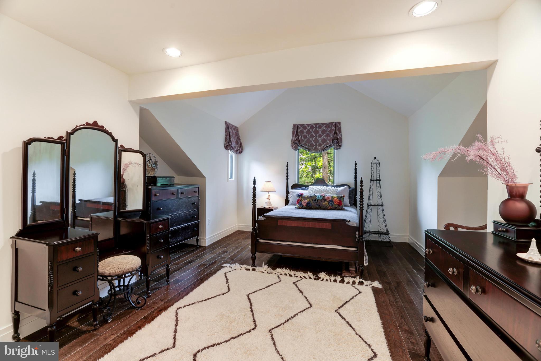 RESTON - Residential