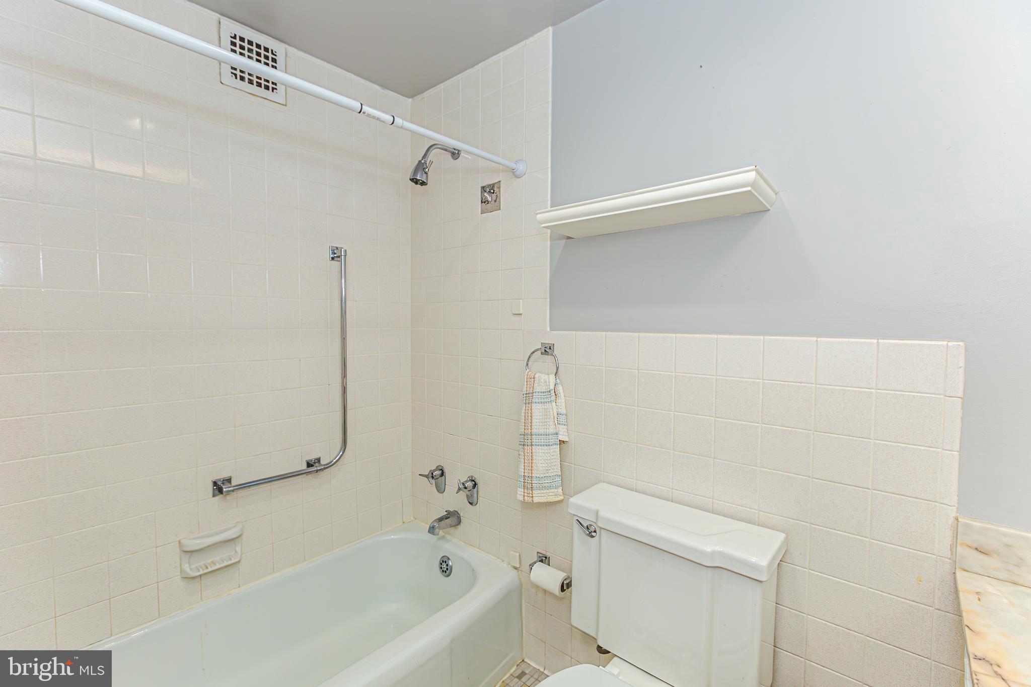 ROLAND PARK - Residential Lease