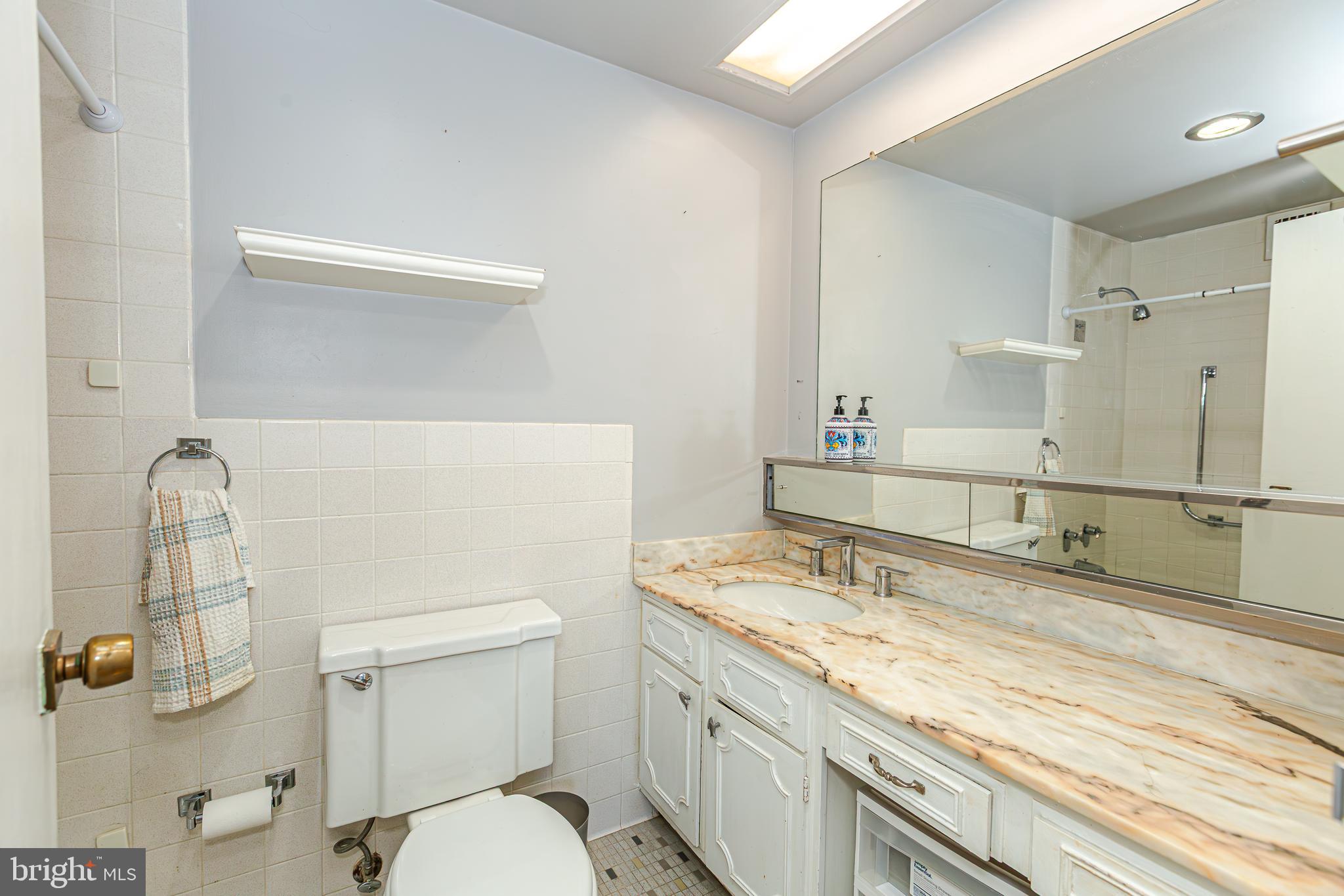 ROLAND PARK - Residential Lease