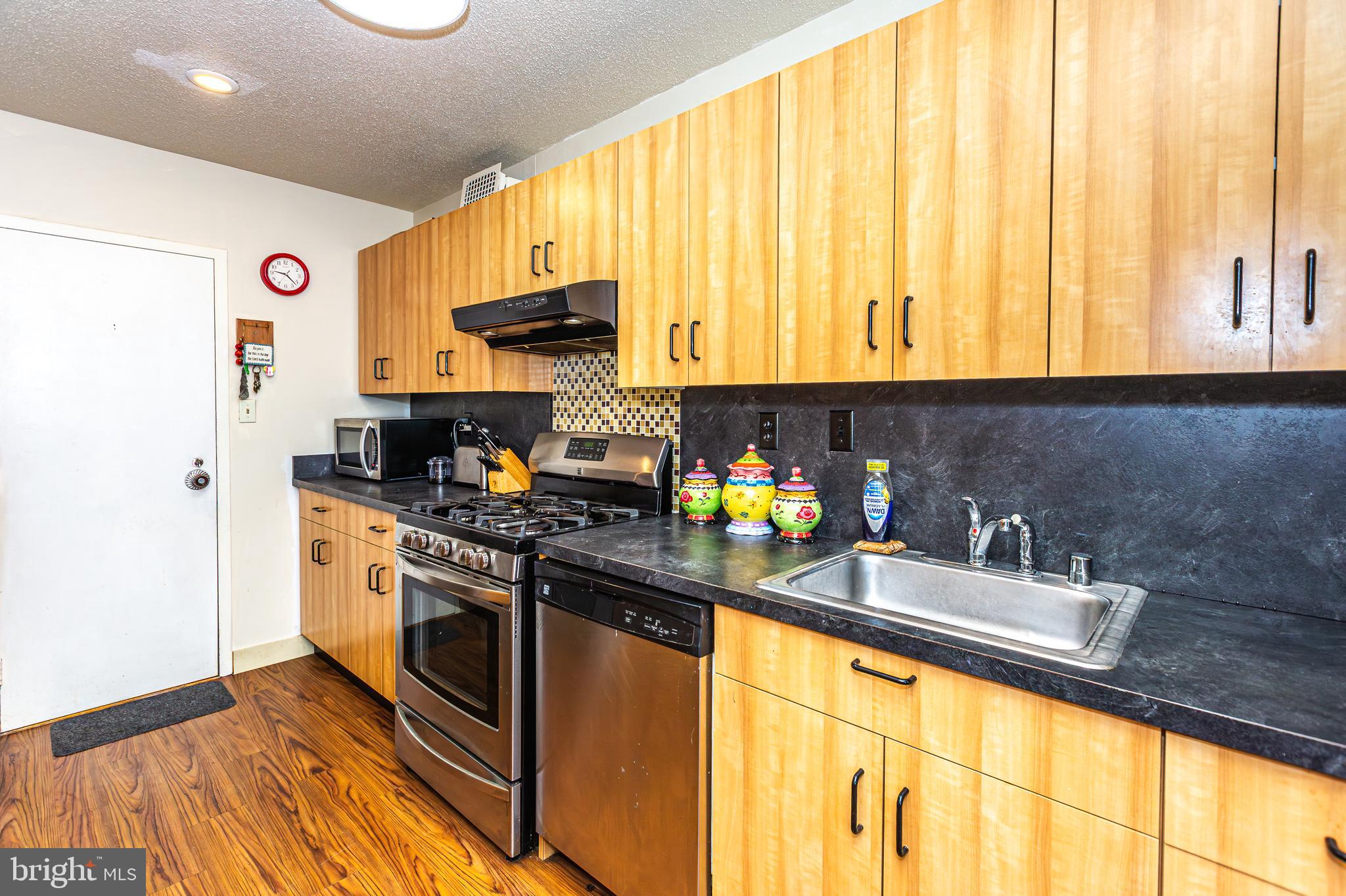 ROLAND PARK - Residential Lease