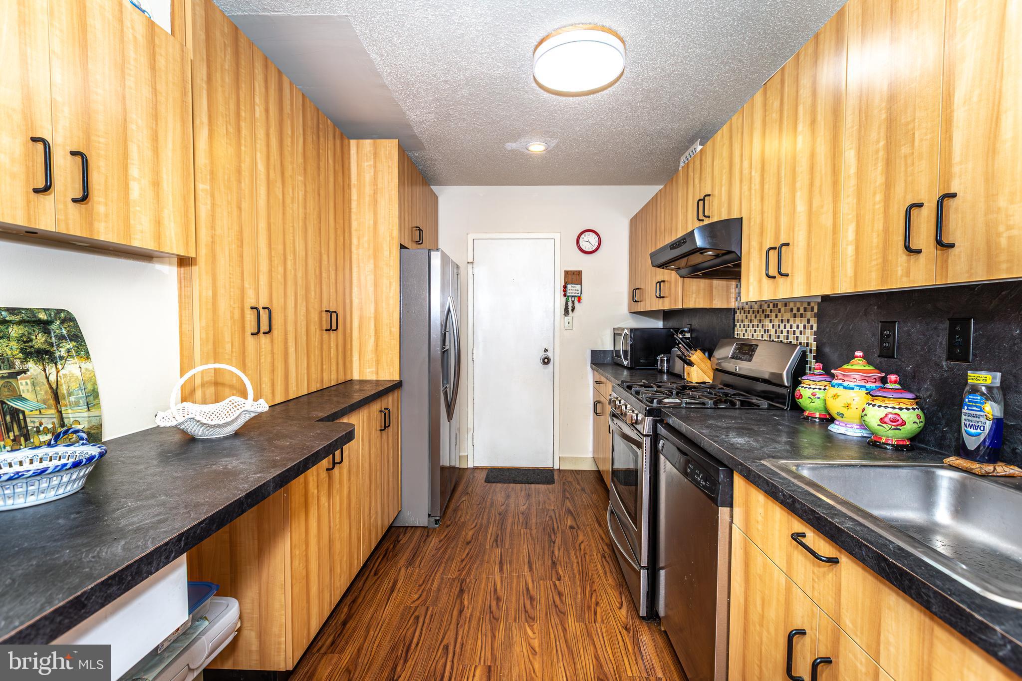 ROLAND PARK - Residential Lease