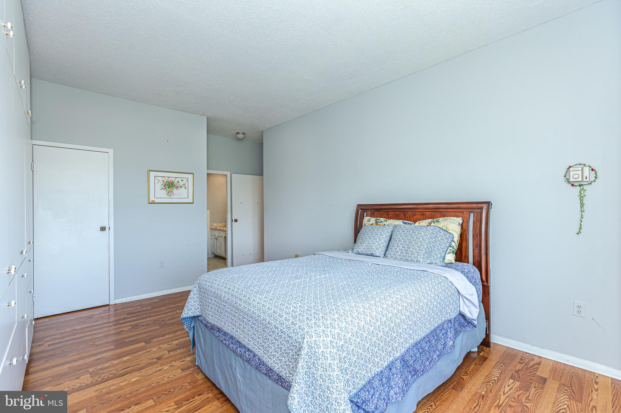 ROLAND PARK - Residential Lease