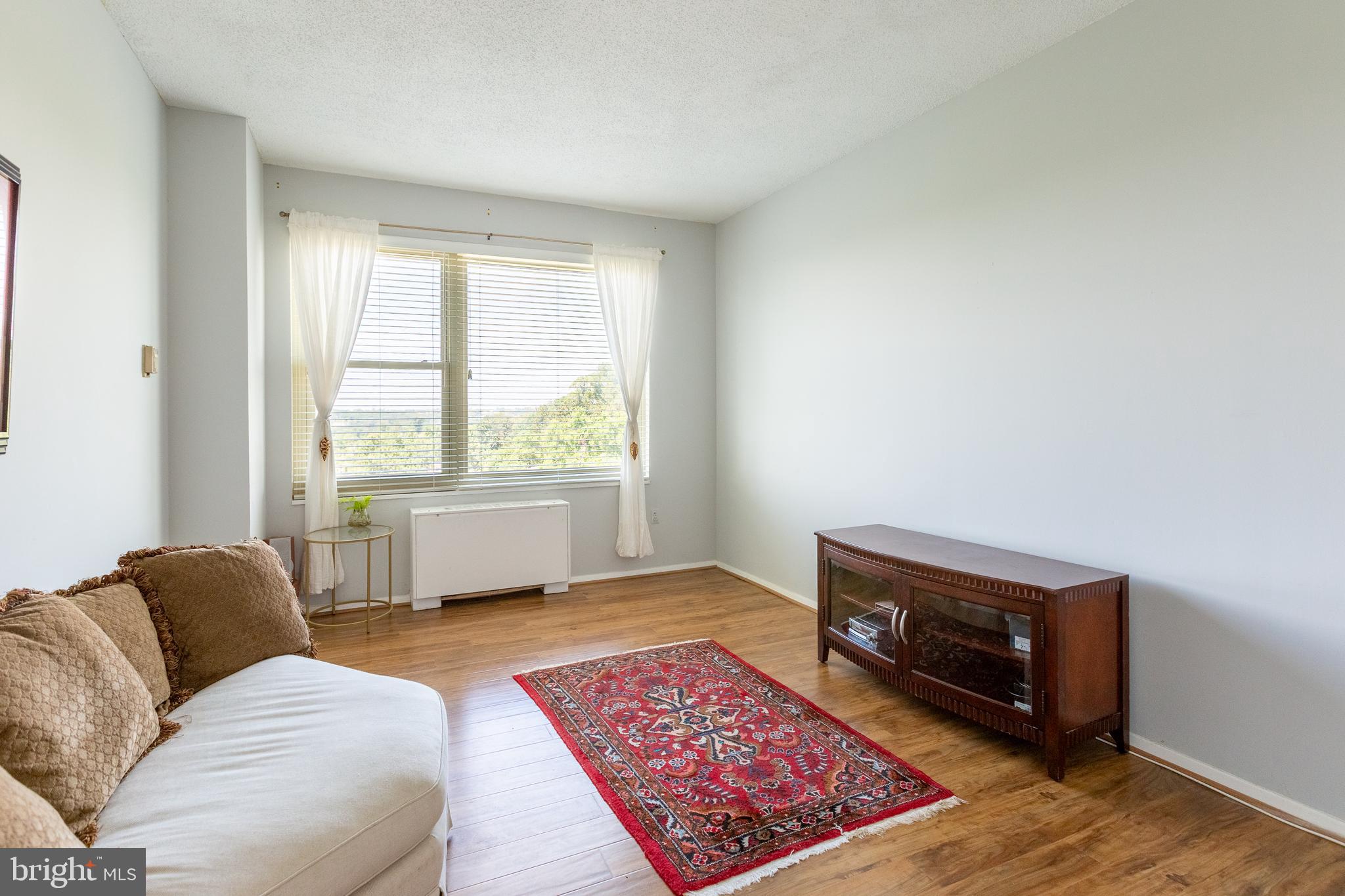 ROLAND PARK - Residential Lease