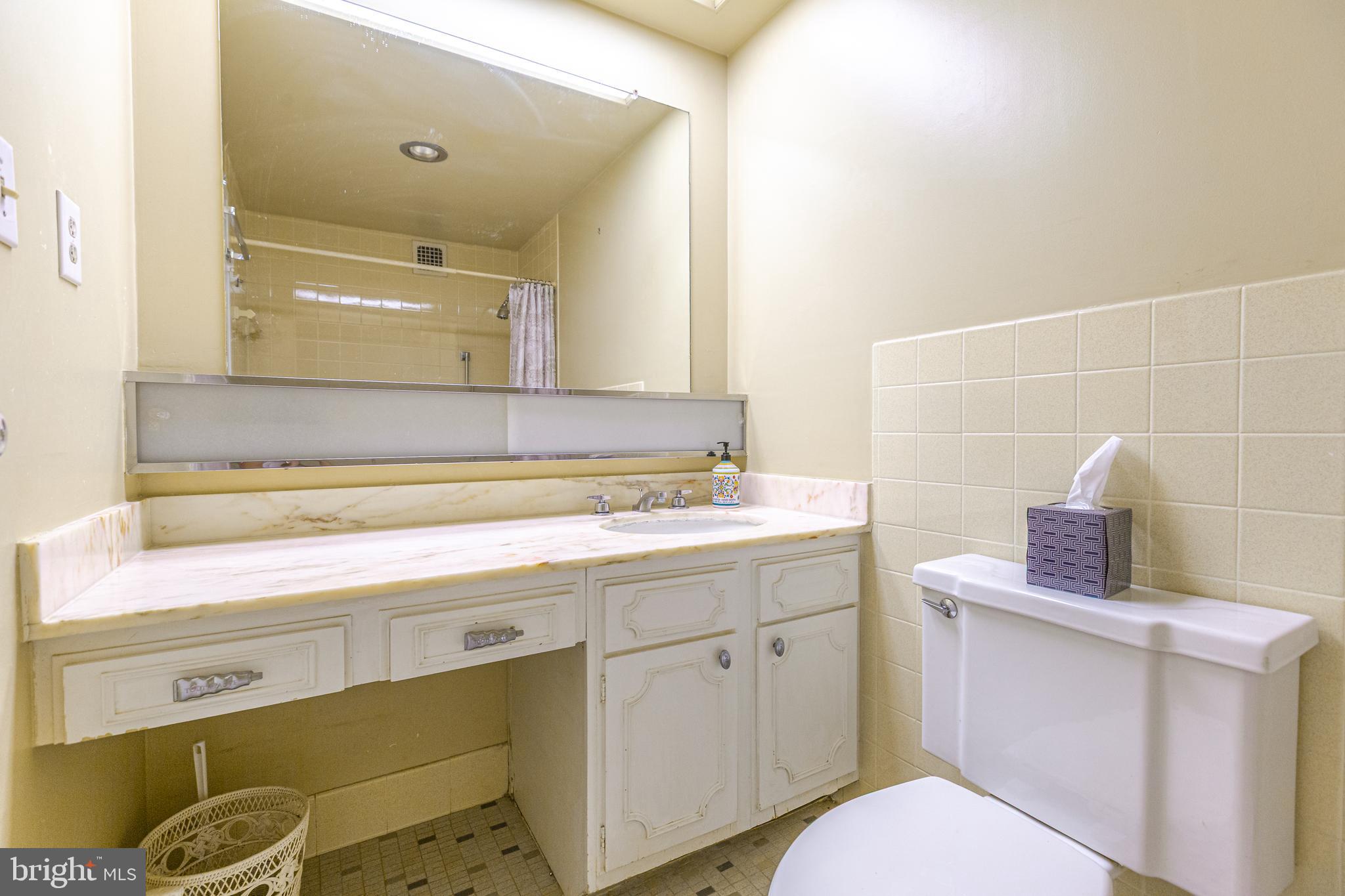 ROLAND PARK - Residential Lease