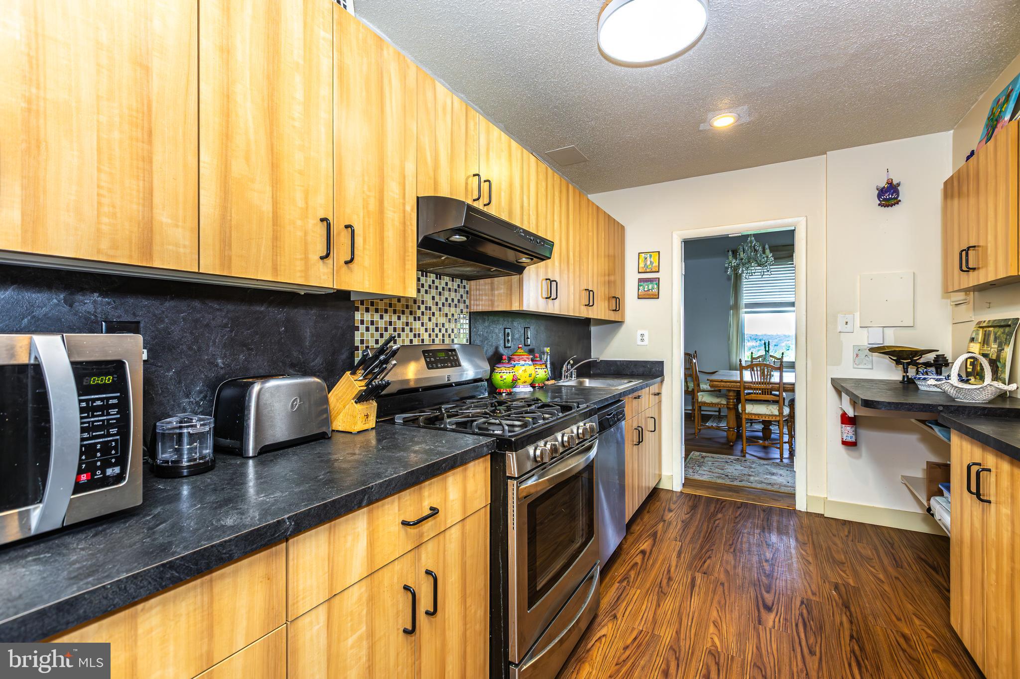 ROLAND PARK - Residential Lease