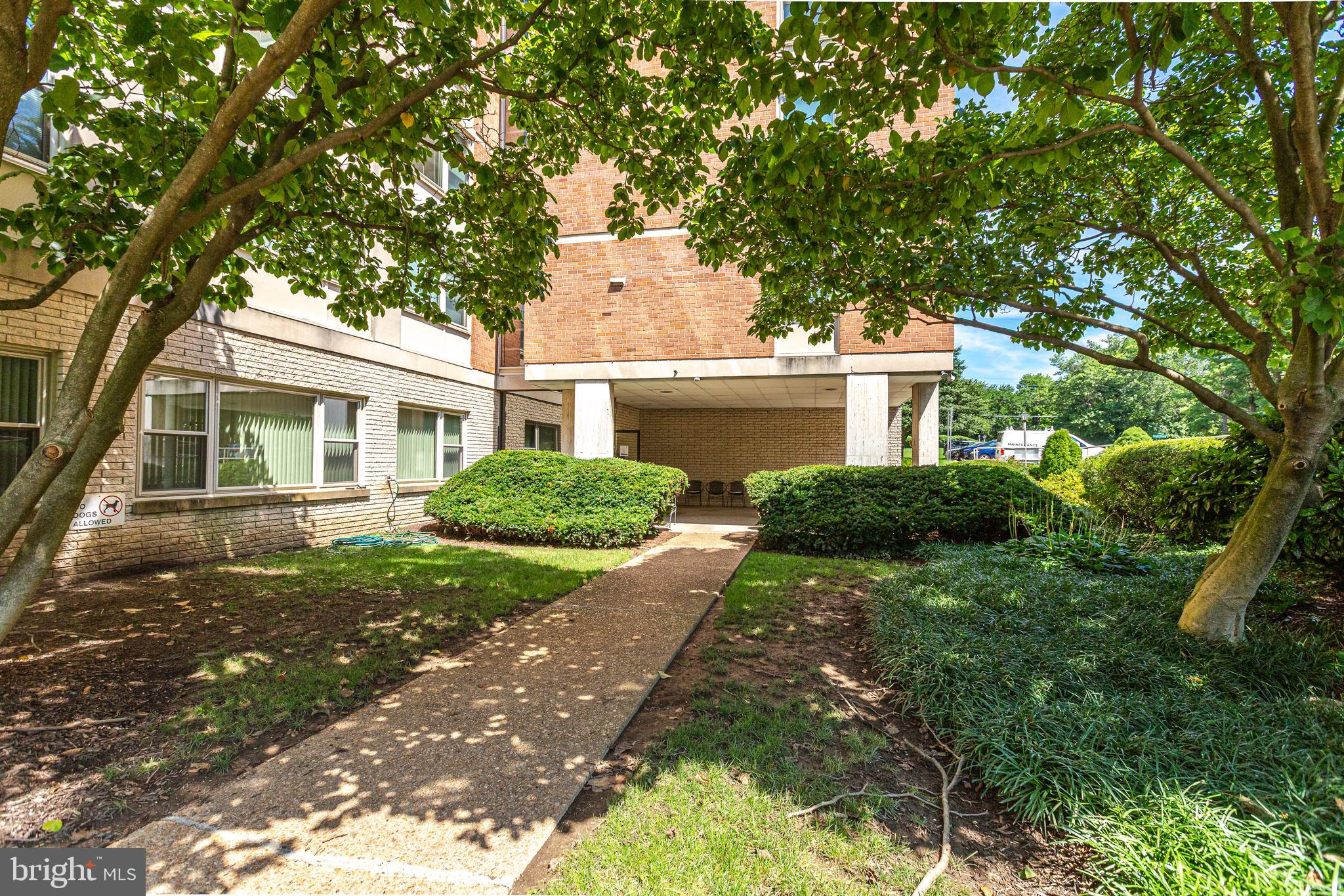 ROLAND PARK - Residential Lease