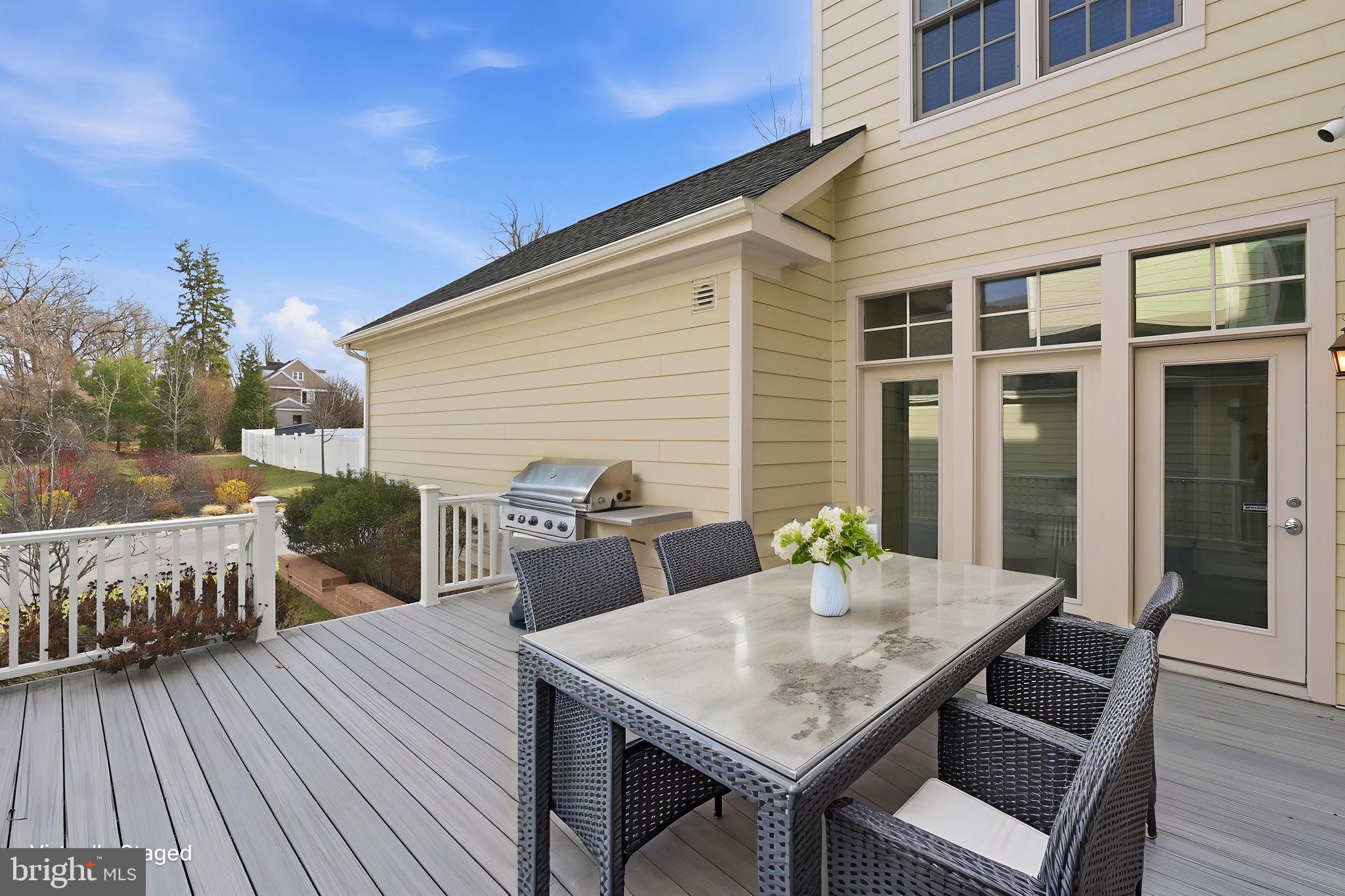 BETHESDA MEWS - Residential