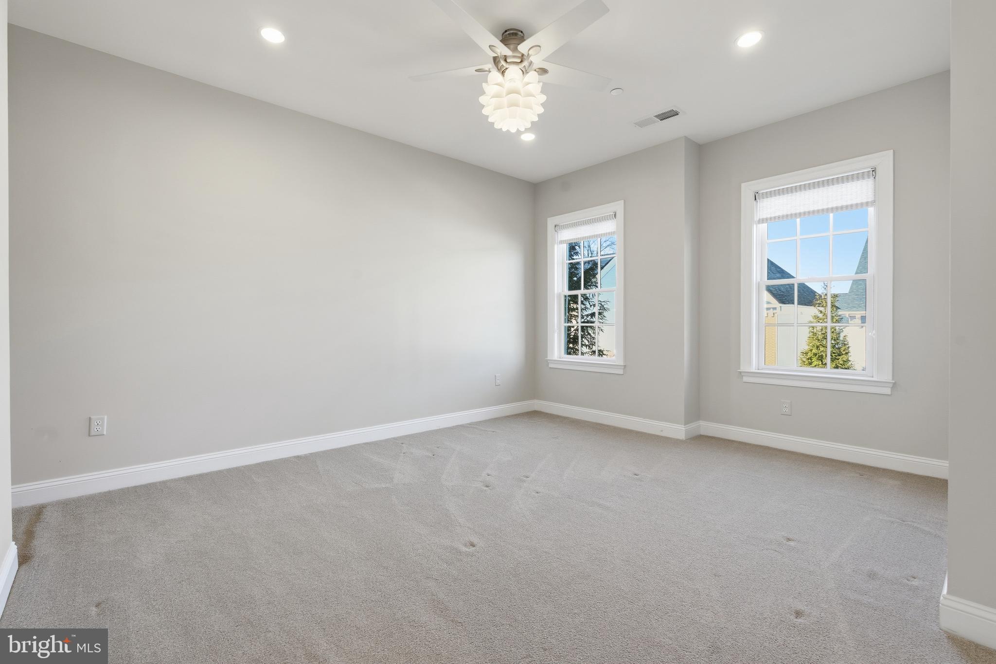 BETHESDA MEWS - Residential