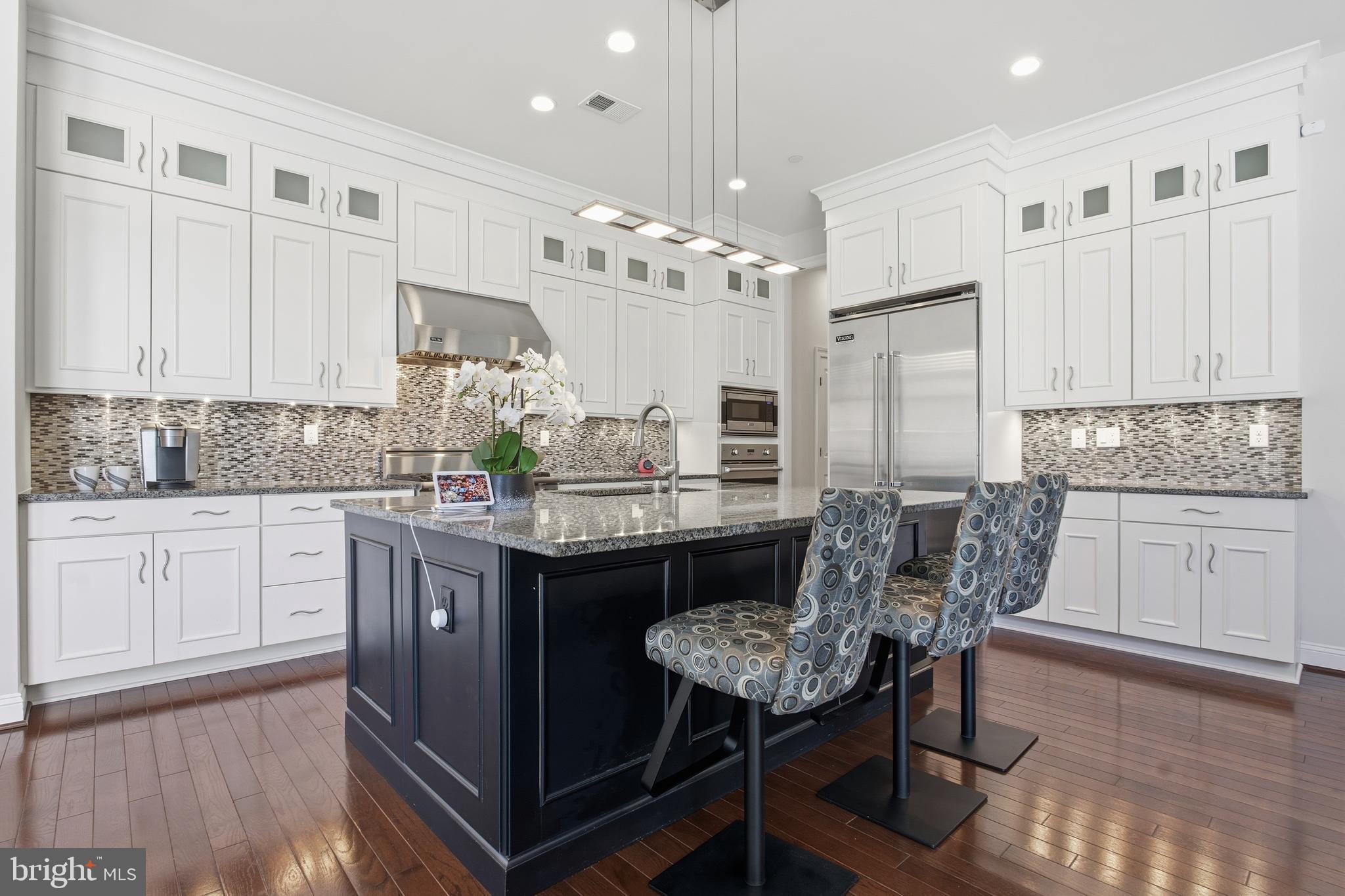 BETHESDA MEWS - Residential