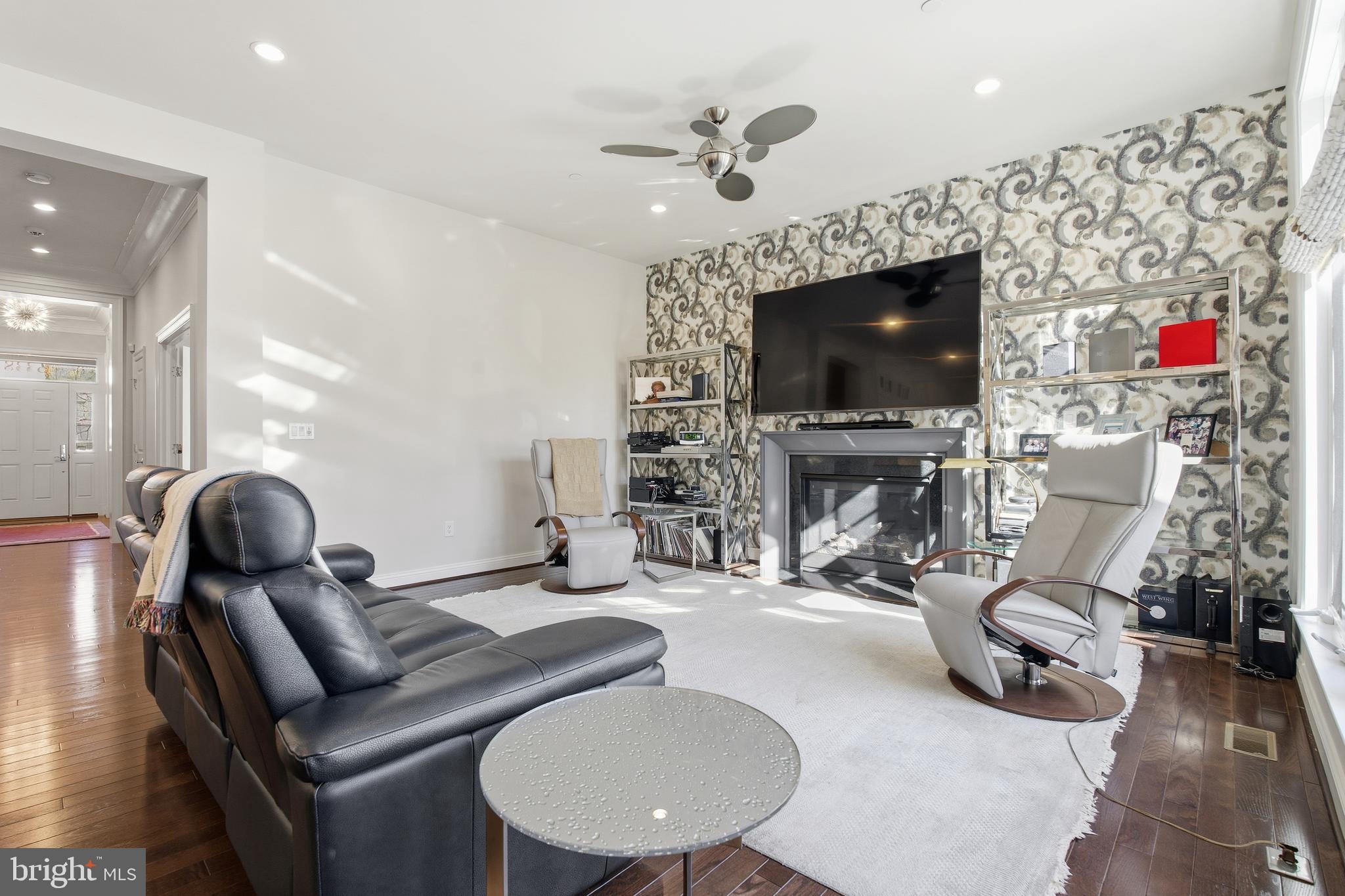 BETHESDA MEWS - Residential