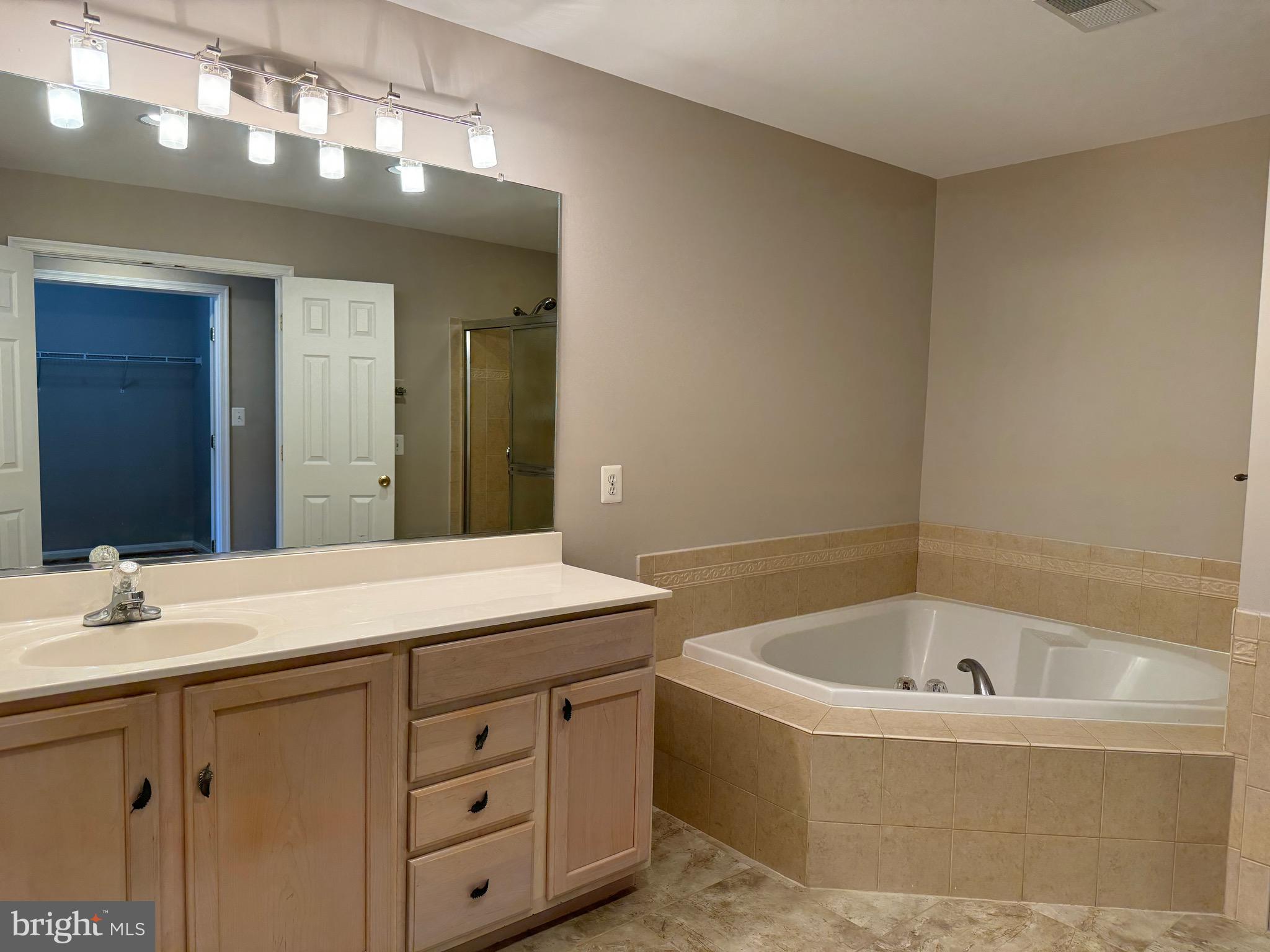 KING FARM BAILEYS COMMON - Residential Lease