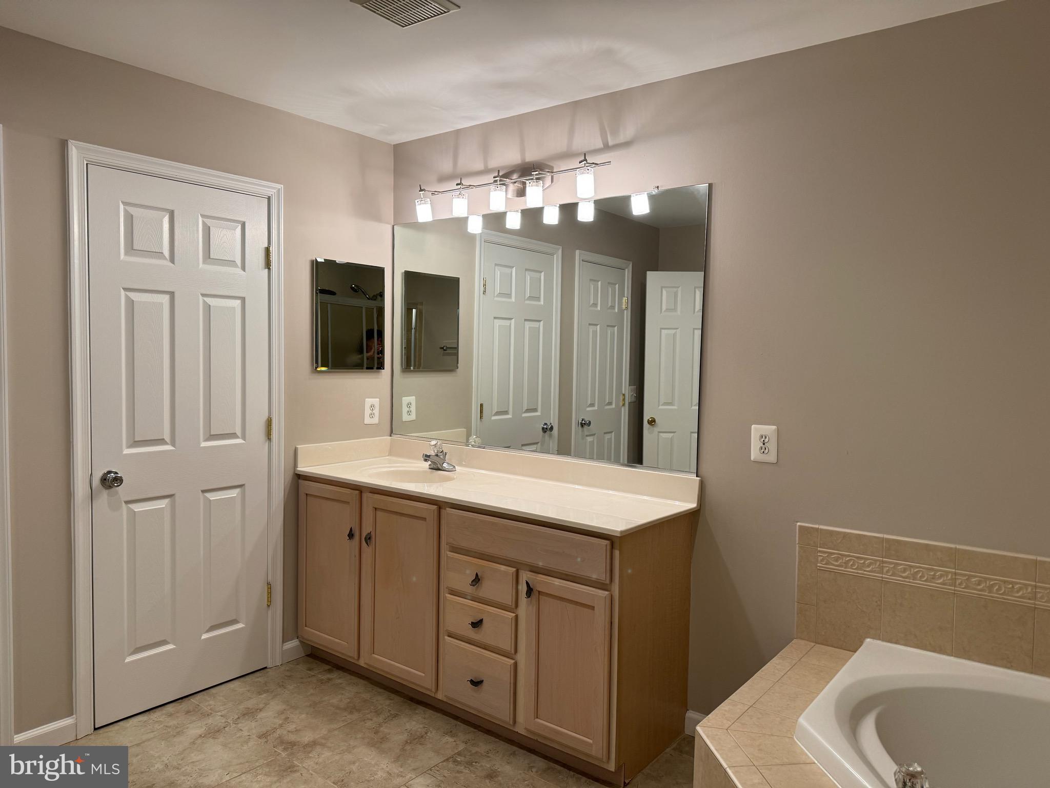 KING FARM BAILEYS COMMON - Residential Lease