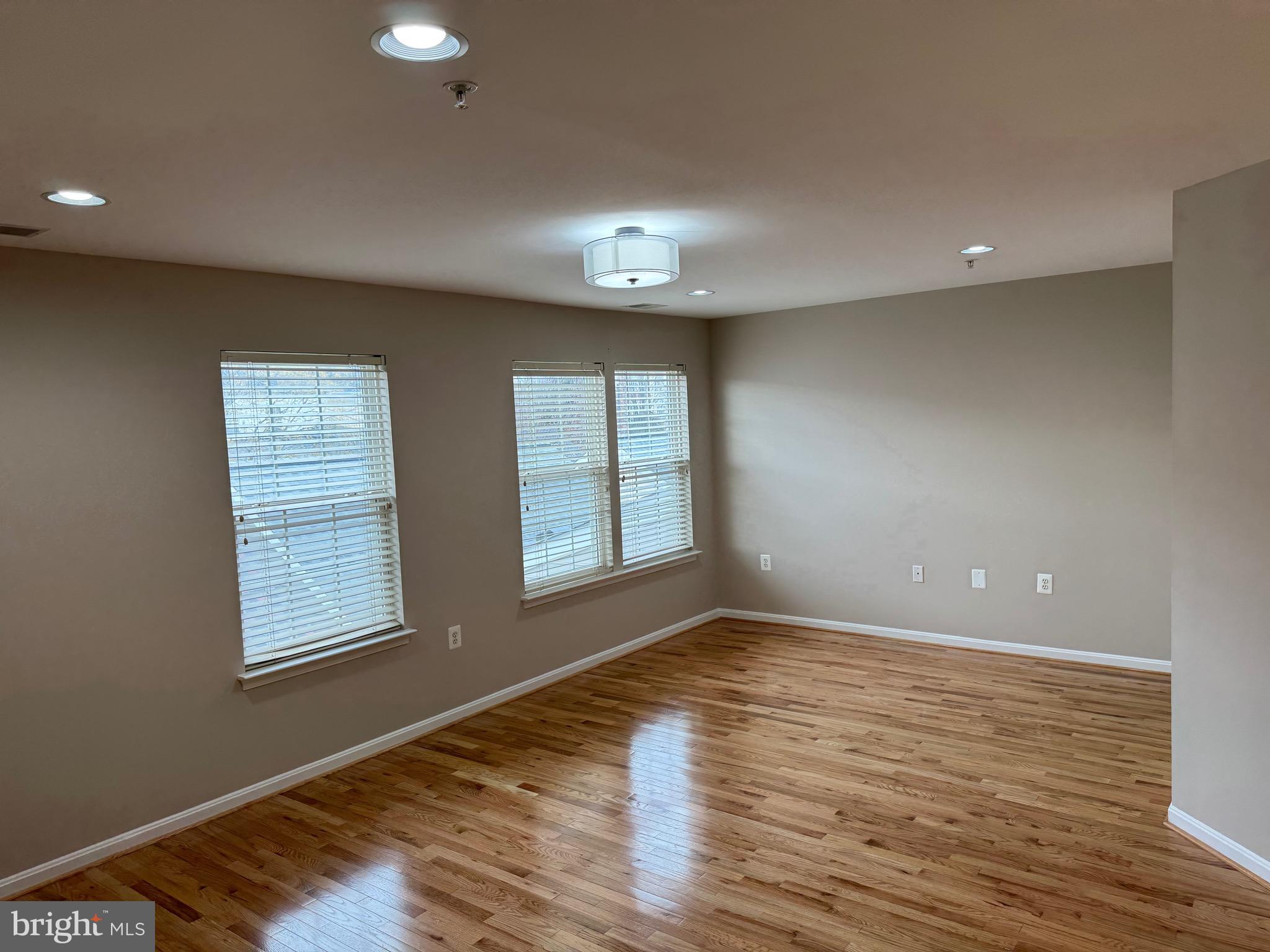 KING FARM BAILEYS COMMON - Residential Lease