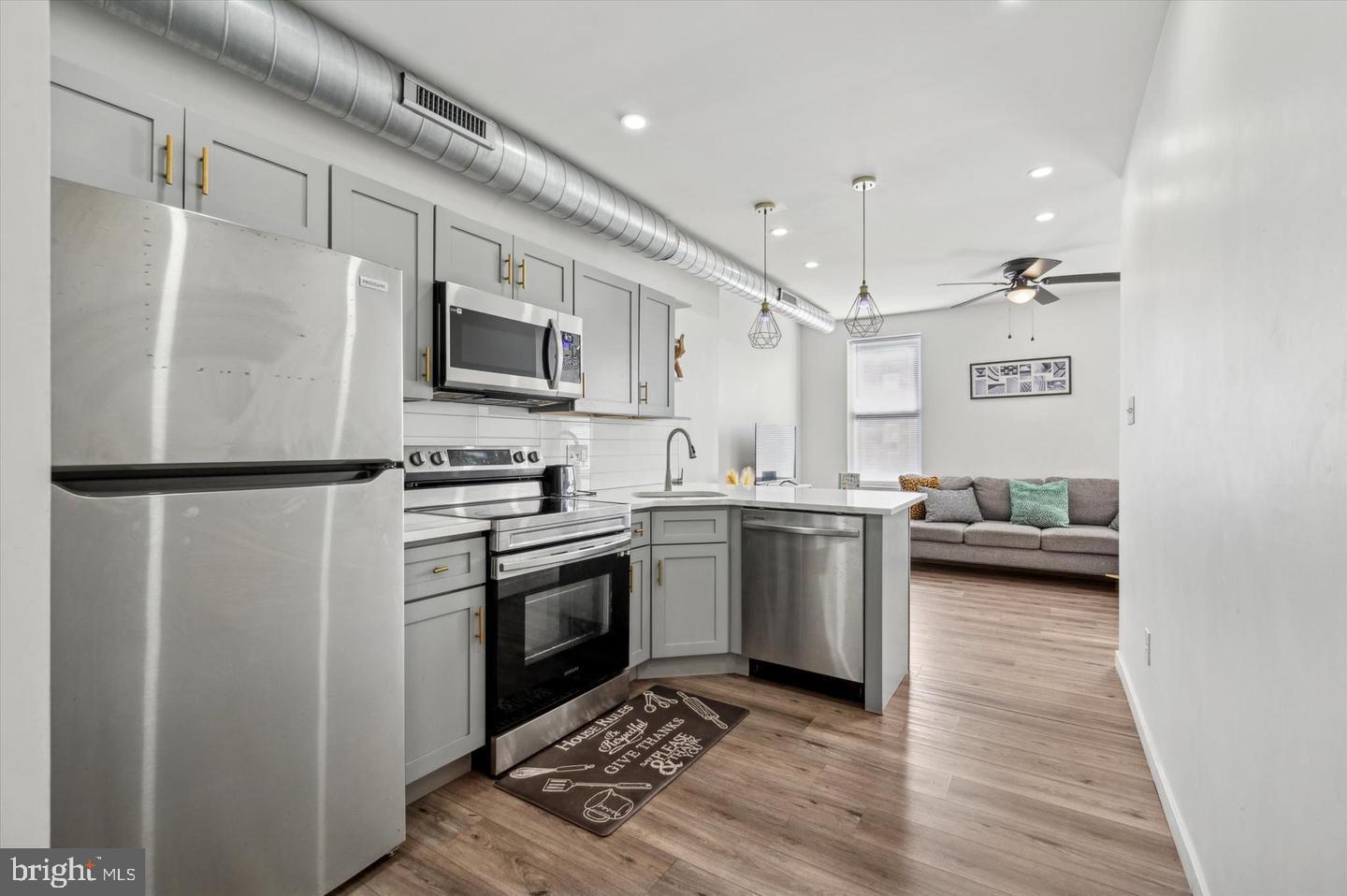 1519 W LEHIGH AVENUE 1