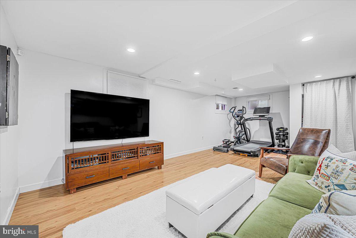 CHEVY CHASE - Residential