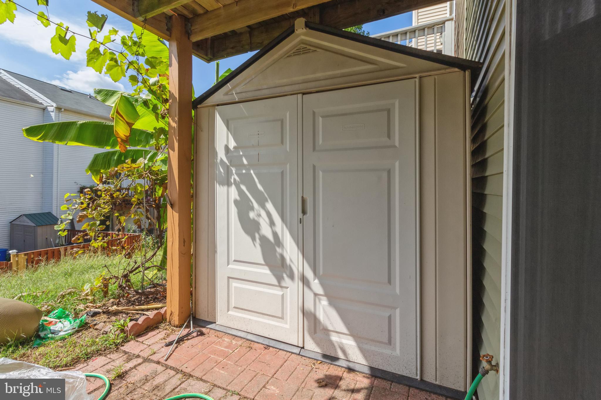 HUNT MEADOW - Residential