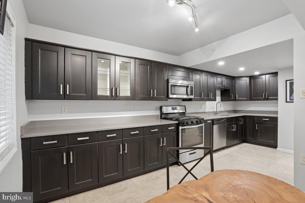 NORTHGATE SQUARE - Residential