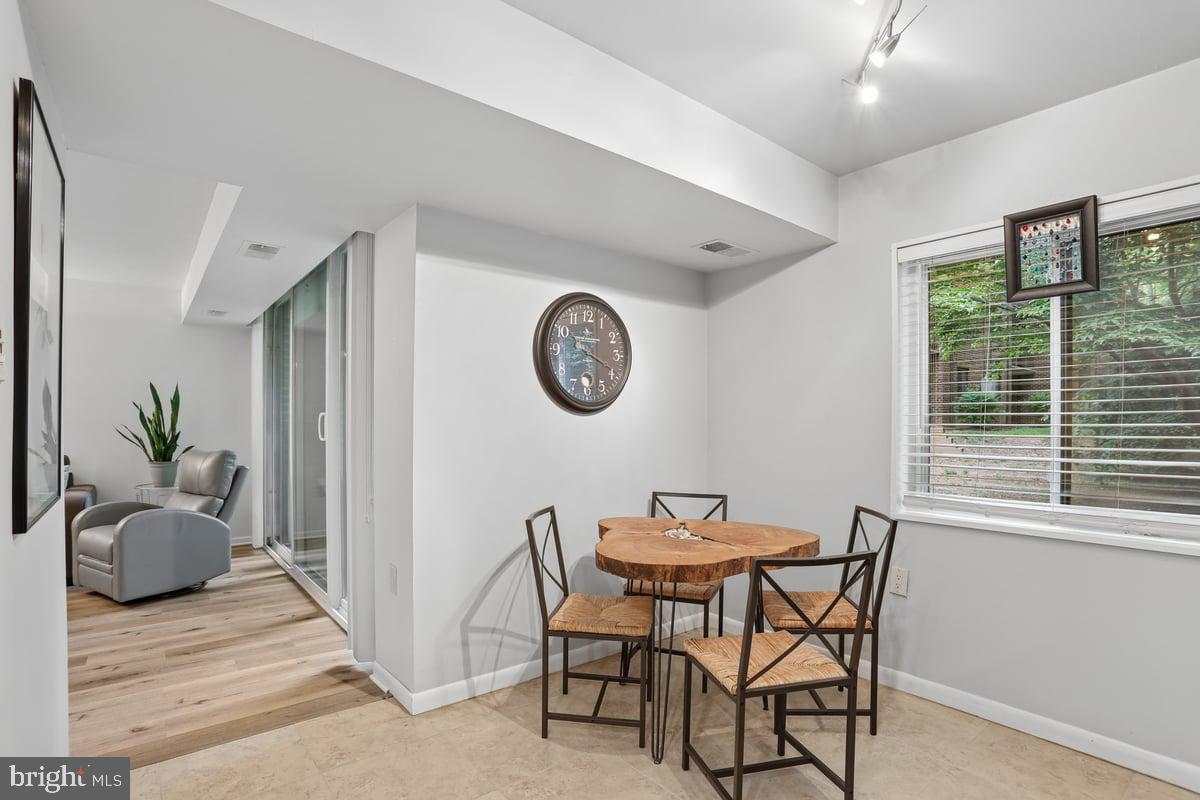 NORTHGATE SQUARE - Residential