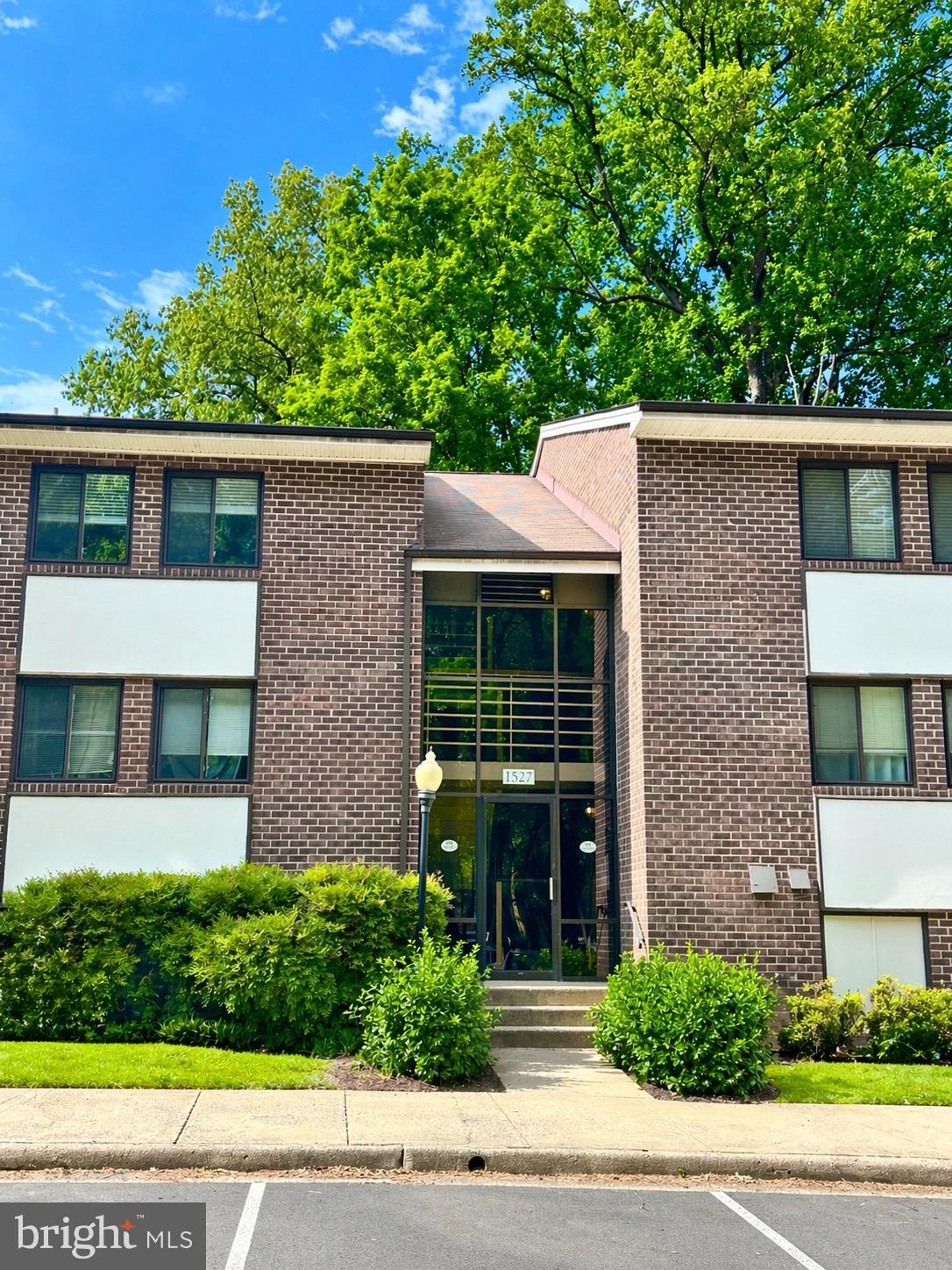 1527 NORTHGATE SQUARE 1C