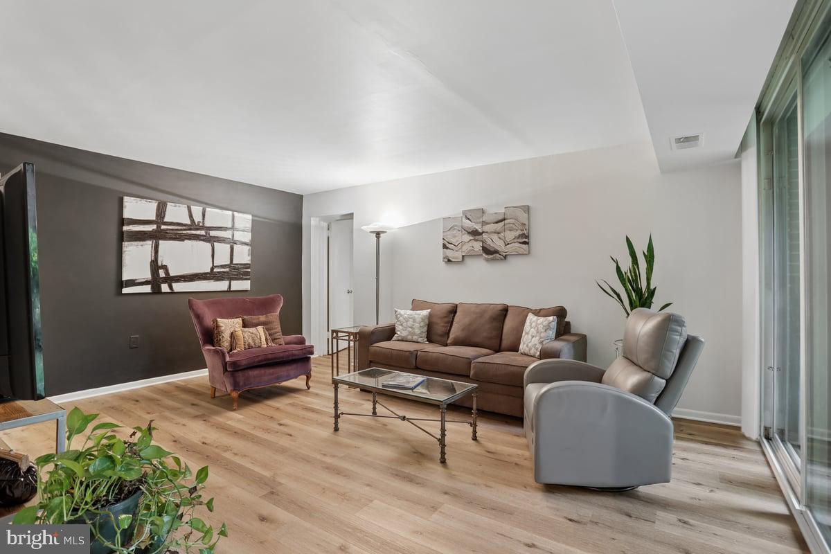 NORTHGATE SQUARE - Residential