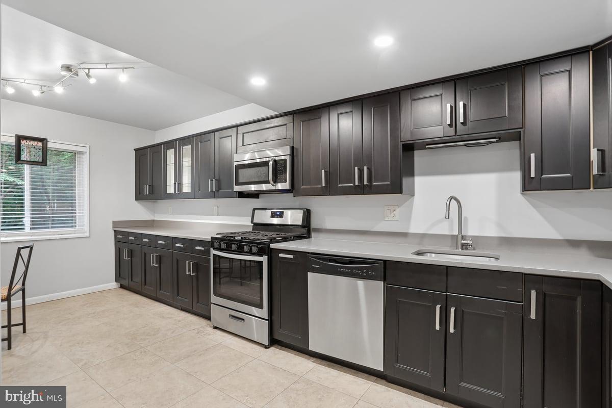 NORTHGATE SQUARE - Residential